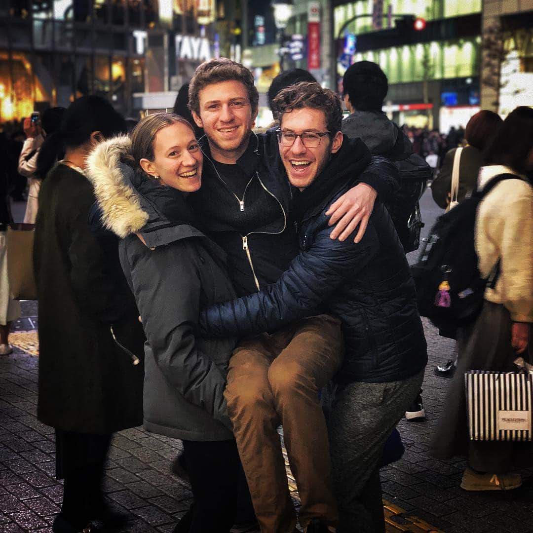 ジェイソン・ブラウンのインスタグラム：「‪Possibly the two greatest gifts my parents have ever given me! 😉💝😘 #nationalsiblingday ‬ ‪僕たちは渋谷にいました！❤️‬」