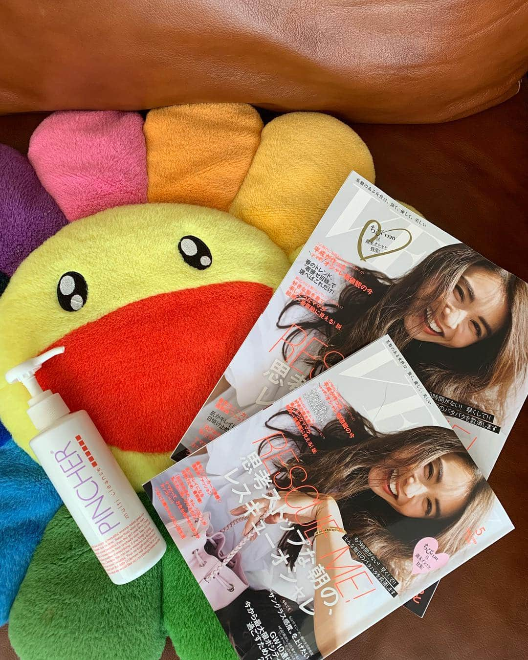 渡部いずみさんのインスタグラム写真 - (渡部いずみInstagram)「PINCHERが発売中の雑誌VERYに載ったよ‼️️連絡をいただいた時は嬉しかった🕊🌸実力がある商品はお金を払わなくても雑誌に載れるんだ！っていう正義😋であり事実‼️‼️🤲🏻私はそれが気分的にとても嬉しい️‼️そしてご連絡をくださったVERYさん、ありがとうございました🥺🤲 #VERY#雑誌VERY#PINCHER#スキンケア#スキンケアブランド#マルチクレンズ#洗顔#クレンジング#アトピー#ニキビ#敏感肌#マツエクok#神アイテム#発明#開発#通販#楽天#Yahoo#Amazon#自社モール#楽天マラソン中#直販#beauty#働くママ#ママ雑誌#ママ雑誌の頂点#搭載#ありがとうございます」4月11日 10時55分 - pincher__izumi