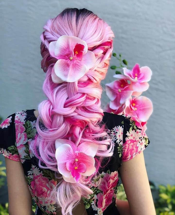 CosmoProf Beautyさんのインスタグラム写真 - (CosmoProf BeautyInstagram)「Our Festival #hairoftheday goes to @shakhnozabeauty for this blooming beauty styled with @sexyhair Rose Elixir and @schwarzkopfusa Volume-up Hairspray --- 👇 Rules Below!👇 1️⃣Tag your photo #festivalhotd #cosmoprofbeauty #licensedtocreate 2️⃣Post a photo of your hair color against an uncluttered background 3️⃣Mention any products used to color or style the hair --- #repost #shakhnozabeauty #festivalhair #bohohair #braidedhairstyles」4月11日 11時00分 - cosmoprofbeauty