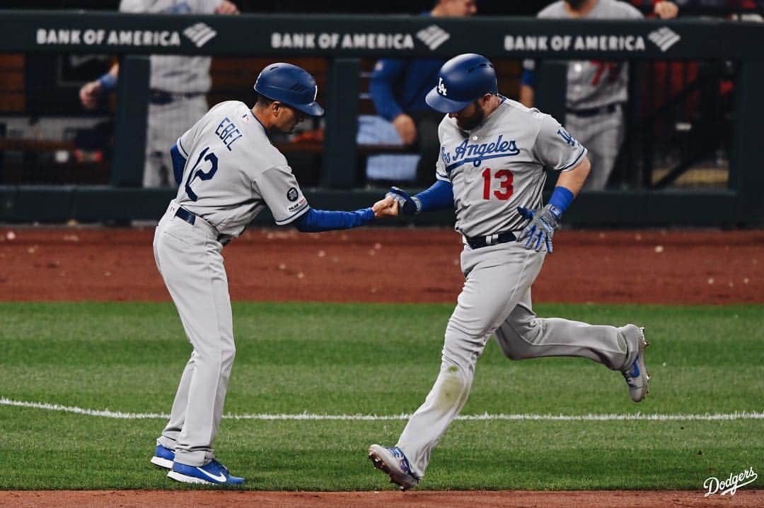 Los Angeles Dodgersさんのインスタグラム写真 - (Los Angeles DodgersInstagram)「Chippin’ away.  Swipe ⬅️ to see homers from @maxmuncy and @yungjoc650.」4月11日 11時04分 - dodgers