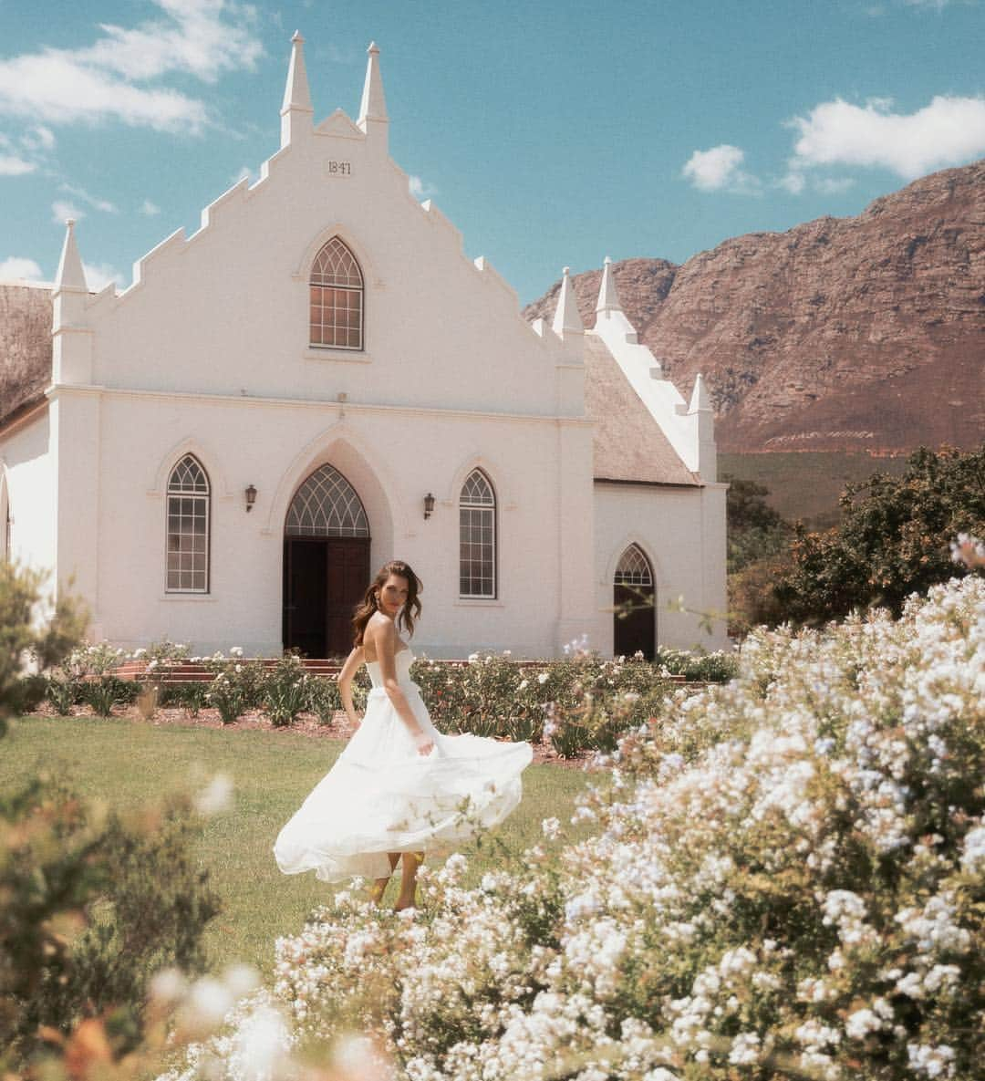 SPELLさんのインスタグラム写真 - (SPELLInstagram)「The wait is over ☁️☁️ @spell_bride ‘19 is now online 🕊 @marion.pascale in our Zoe Tulle Gown 📷 @amberlyvalentine」4月11日 11時36分 - spell