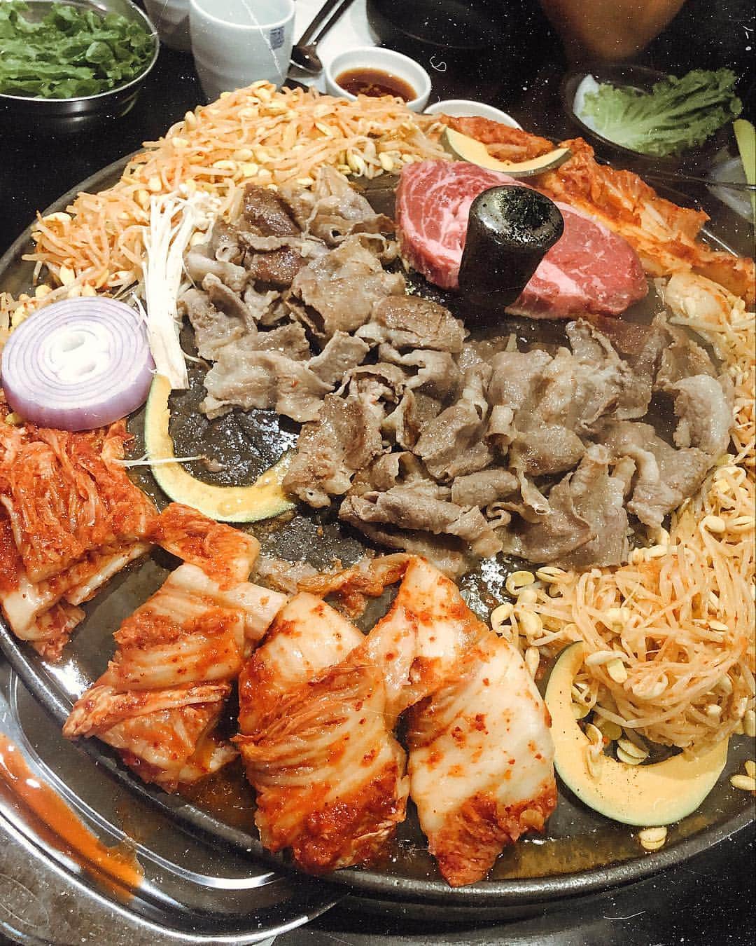 ステファニー・ミチョヴァさんのインスタグラム写真 - (ステファニー・ミチョヴァInstagram)「Wherever I go I always crave korean food 😅❤️ 어디를 가든 한국음식이 땡긴다는 사실 ....」4月11日 11時50分 - stefaniemichova