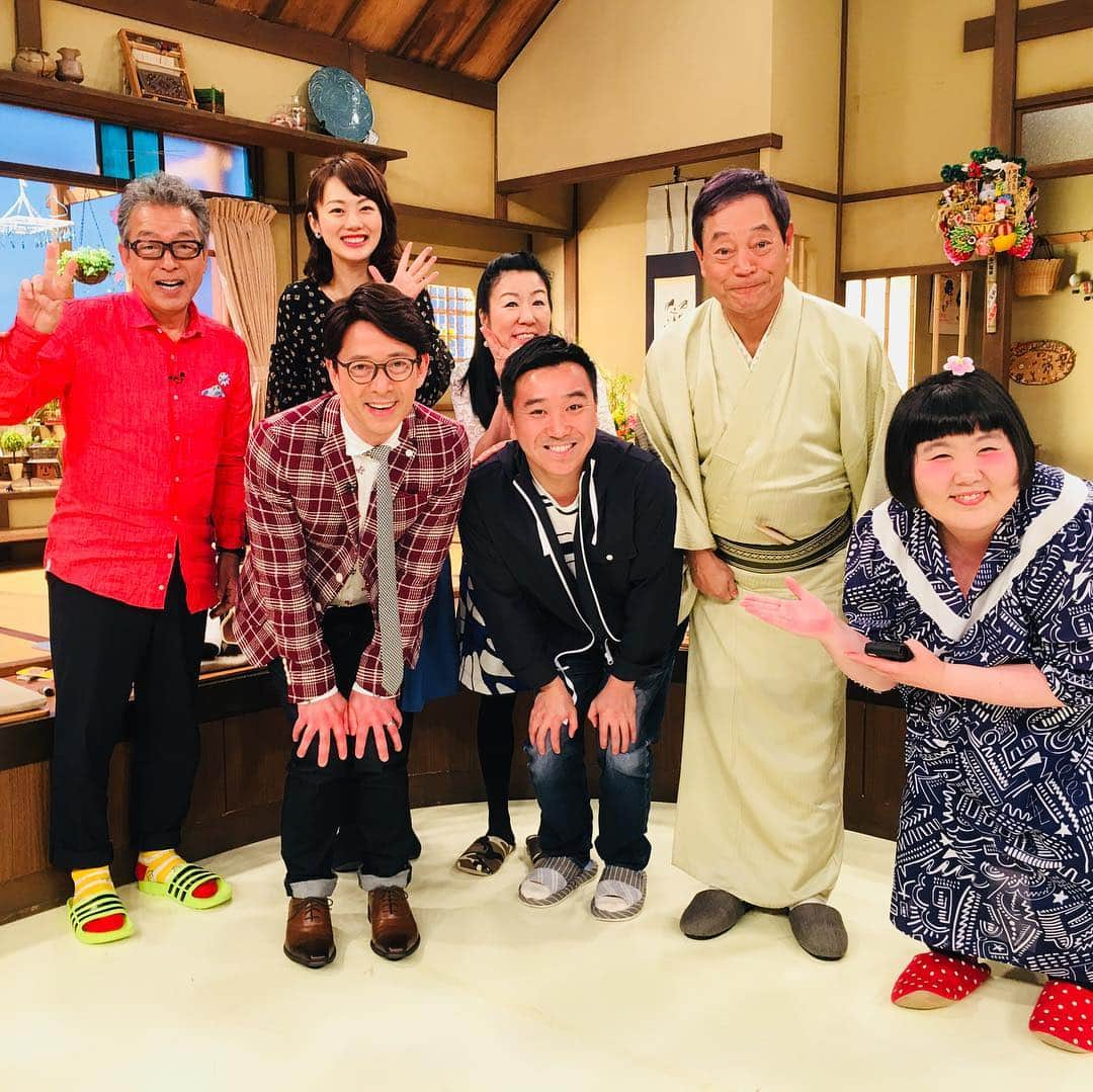 西川忠志さんのインスタグラム写真 - (西川忠志Instagram)「よ〜いドン！  本日は朝から関西テレビにて生放送の 『よ〜いドン！』に出演させて頂きました！ 前回と同じ木曜メンバーの皆様とご一緒させて頂きました。 ご覧頂きました放送エリアの皆様ありがとうございました。  ５月大阪松竹座、７月東京・新橋演舞場の 『笑う門には福来たる』の告知もさせて頂きました！ 皆様どうぞ宜しくお願い申し上げます。  藍ちゃん座長も一緒でした！  この後は今日もなんばグランド花月へ参ります！ 皆様方のご来場を心よりお待ち申し上げております。  #関西テレビ #よーいドン #ktv #生放送  #円広志  #月亭ハ方 #ハイヒールリンゴ #月亭ハ光  #高橋真理恵アナウンサー  #酒井藍 #西川忠志  #ありがとうございます #感謝 #なんばグランド花月 #ngk  #大阪松竹座 #新橋演舞場 #笑う門には福来たる #藤山直美」4月11日 11時43分 - nishikawa_tada