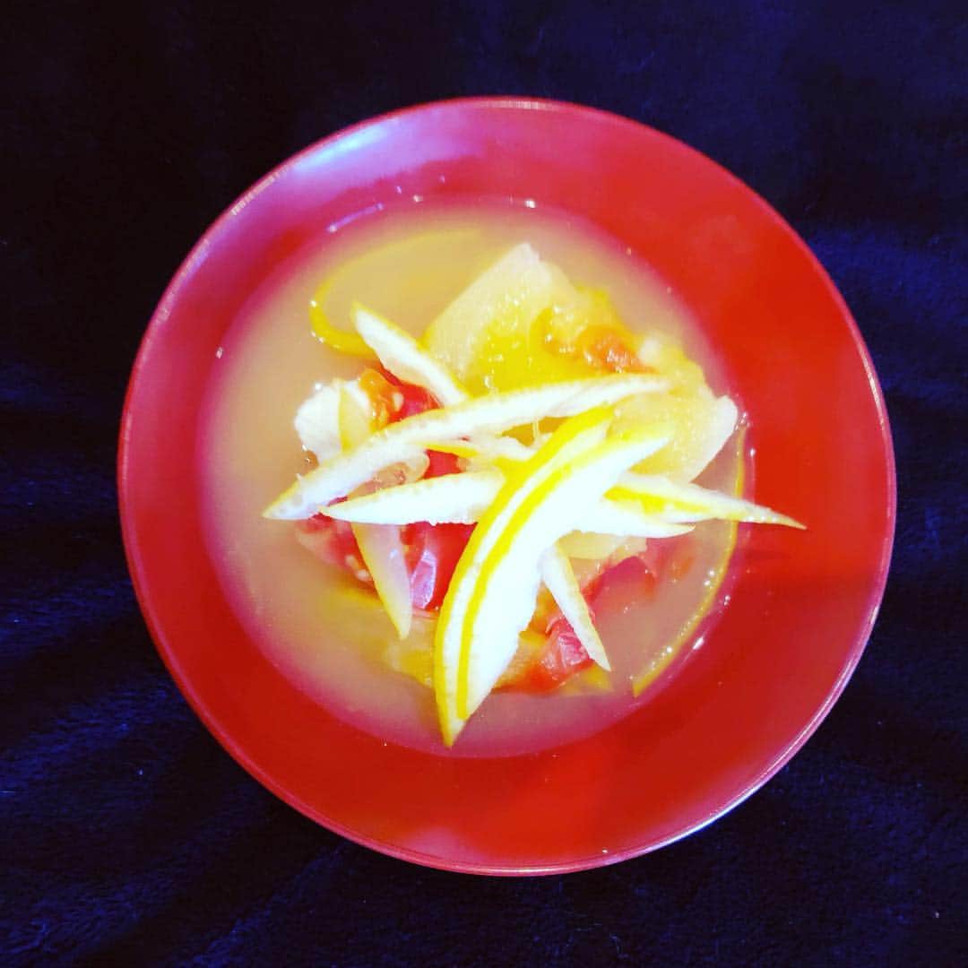 国生さゆりさんのインスタグラム写真 - (国生さゆりInstagram)「出来た❣️ちょっとエグ味が出てしまったけど😆✨✨美味しい🙋‍♀️#レモン #煮込み #スープ #国生さゆり」4月11日 11時51分 - sayurikokusho