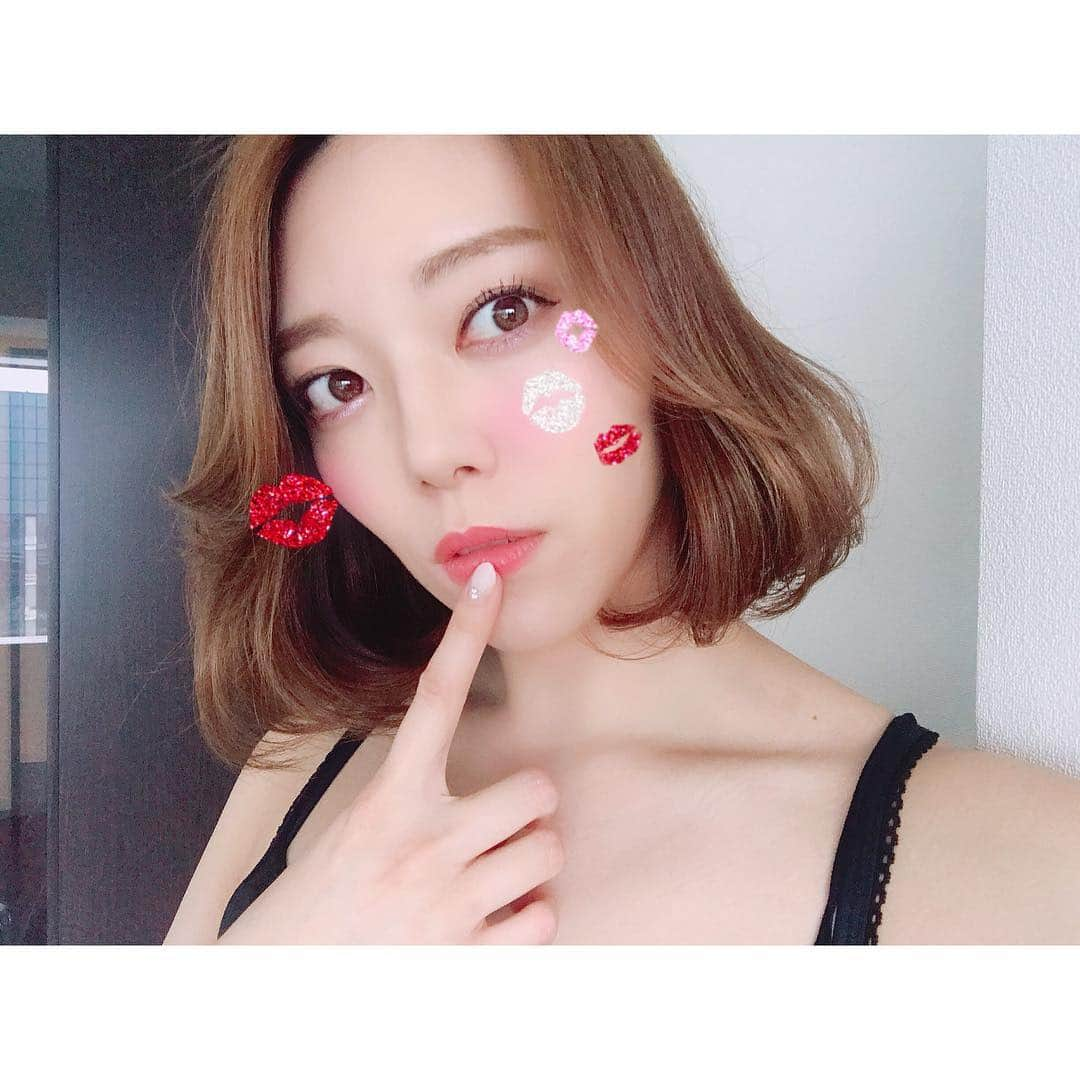 今村仁美さんのインスタグラム写真 - (今村仁美Instagram)「1年前のわたし← 前髪が長かったなあ😳 1日遅れだけど、、 #ショートカットの日  に便乗！！！ . . #いや待て #これはショートなのか #selfie  #chu」4月11日 11時53分 - imamura_hi