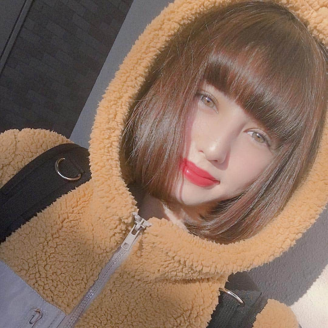 美女美容事情さんのインスタグラム写真 - (美女美容事情Instagram)「《黄色のもこもこ☃️》⠀ *⠀ リポストを使って、素敵な写真📷✨を投稿されてる方を紹介させて頂く⠀⠀⠀⠀ 【💄美女美容事情💅】のコーナーです✨⠀ *⠀⠀⠀⠀⠀⠀⠀ いいねやコメント、フォローして応援してね❤︎🥰🎶⁣⠀ *⠀⠀⠀⠀⠀⠀⠀ 今回ご紹介させて頂きますのは❤︎⠀ Annaさん< @anna_mysticeyes >の素敵なお写真📸⠀ *⠀ もこもこ包まれて暖かそうですね😊吸い込まれそうな綺麗な瞳の色が印象的です👀実は裸眼なんですって😳カラコンなしでこの色は羨ましいです🤧❤️⠀ *⠀⠀ Annaさんのアカウントには他にも素晴らしい投稿が沢山ありますので是非覗いてみて💁‍♀️💙⠀ *⠀⠀ Annaさん<  @anna_mysticeyes >⠀ 素敵な投稿ありがとうございました☺️📸✨⠀⠀⠀⠀⠀⠀⠀⠀ △▼△▼△▼△▼△▼△▼△▼△▼△▼⠀⠀⠀⠀⠀⠀⠀⠀⠀⠀⠀⠀⠀⠀⠀⠀⠀⠀⠀⠀⠀⠀⠀⠀⠀⠀⠀⠀⠀⠀⠀⠀⠀ ❤🧡💛「美女美容事情」💚💙💜⠀⠀⠀⠀⠀⠀⠀⠀⠀⠀⠀⠀⠀⠀⠀ 👇掲載ご希望の方は👇⠀⠀⠀⠀⠀⠀⠀⠀⠀⠀⠀⠀⠀⠀⠀⠀ @b_b_j.jタグ付けと🖤 # ビジョビ⠀🖤⠀⠀⠀⠀⠀⠀⠀⠀⠀⠀⠀⠀⠀⠀⠀ をタグ付けお願いします✨⠀⠀⠀⠀⠀⠀⠀⠀⠀⠀⠀⠀⠀⠀⠀⠀ ――――――――――――――――⠀⠀⠀⠀⠀⠀⠀⠀⠀⠀⠀⠀⠀⠀⠀⠀⠀⠀⠀⠀⠀⠀⠀ ～姉妹アカウントのご紹介～⠀⠀⠀⠀⠀⠀⠀⠀⠀⠀⠀⠀⠀⠀⠀⠀⠀⠀⠀⠀⠀⠀⠀⠀⠀⠀⠀ ◇美容情報を紹介している«美女美容事情～Beauty～»⠀⠀⠀⠀⠀⠀⠀⠀⠀⠀⠀⠀⠀⠀⠀⠀⠀⠀⠀⠀⠀⠀⠀⠀⠀⠀ ( @b_b_j.j_b )⠀⠀⠀⠀⠀⠀⠀⠀⠀⠀⠀⠀⠀⠀⠀⠀⠀⠀⠀⠀⠀⠀⠀⠀⠀⠀⠀ ◇美しい旅スポット紹介をしている«美 spot»⠀⠀⠀⠀⠀⠀⠀⠀⠀⠀⠀⠀⠀⠀⠀⠀⠀⠀⠀⠀⠀⠀⠀⠀⠀ ( @b__spo )⠀⠀ ⠀ ◇ビジョビがお届けするセレクトショップ«bi select»⠀ ( @bi_select )⠀ ⠀⠀⠀⠀⠀⠀⠀⠀⠀⠀⠀⠀⠀⠀⠀⠀⠀⠀⠀⠀⠀ よかったらこちらも覗いてみてね✨⠀ ――――――――――――――――⠀⠀⠀ @b_b_j.j⠀⠀ #コスメ  #自撮り #メイク #beauty⠀⠀ #美肌 #春カラー⠀⠀ #コスメ好きさんと繋がりたい #ナチュラルメイク ⠀⠀ #アイメイク #メイクアップ⠀⠀ #オトナ女子 #赤リップ⠀⠀ #カラコンレポ #カラコン⠀⠀ #美肌ケア #韓国コスメ⠀⠀ #美意識向上 #シャツコーデ⠀⠀ #春メイク #女子力アップ⠀⠀ #ハーフメイク #ハーフ顔 ⠀⠀ #リップ💄 #お洒落な人と繋がりたい ⠀⠀ #女子力 #女子力向上⠀⠀⠀⠀⠀ #リップ #チーク⠀⠀⠀⠀⠀ #naturalbeauty #selfie」4月11日 11時55分 - b_b_j.j