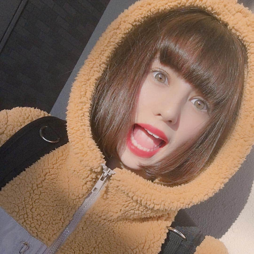 美女美容事情さんのインスタグラム写真 - (美女美容事情Instagram)「《黄色のもこもこ☃️》⠀ *⠀ リポストを使って、素敵な写真📷✨を投稿されてる方を紹介させて頂く⠀⠀⠀⠀ 【💄美女美容事情💅】のコーナーです✨⠀ *⠀⠀⠀⠀⠀⠀⠀ いいねやコメント、フォローして応援してね❤︎🥰🎶⁣⠀ *⠀⠀⠀⠀⠀⠀⠀ 今回ご紹介させて頂きますのは❤︎⠀ Annaさん< @anna_mysticeyes >の素敵なお写真📸⠀ *⠀ もこもこ包まれて暖かそうですね😊吸い込まれそうな綺麗な瞳の色が印象的です👀実は裸眼なんですって😳カラコンなしでこの色は羨ましいです🤧❤️⠀ *⠀⠀ Annaさんのアカウントには他にも素晴らしい投稿が沢山ありますので是非覗いてみて💁‍♀️💙⠀ *⠀⠀ Annaさん<  @anna_mysticeyes >⠀ 素敵な投稿ありがとうございました☺️📸✨⠀⠀⠀⠀⠀⠀⠀⠀ △▼△▼△▼△▼△▼△▼△▼△▼△▼⠀⠀⠀⠀⠀⠀⠀⠀⠀⠀⠀⠀⠀⠀⠀⠀⠀⠀⠀⠀⠀⠀⠀⠀⠀⠀⠀⠀⠀⠀⠀⠀⠀ ❤🧡💛「美女美容事情」💚💙💜⠀⠀⠀⠀⠀⠀⠀⠀⠀⠀⠀⠀⠀⠀⠀ 👇掲載ご希望の方は👇⠀⠀⠀⠀⠀⠀⠀⠀⠀⠀⠀⠀⠀⠀⠀⠀ @b_b_j.jタグ付けと🖤 # ビジョビ⠀🖤⠀⠀⠀⠀⠀⠀⠀⠀⠀⠀⠀⠀⠀⠀⠀ をタグ付けお願いします✨⠀⠀⠀⠀⠀⠀⠀⠀⠀⠀⠀⠀⠀⠀⠀⠀ ――――――――――――――――⠀⠀⠀⠀⠀⠀⠀⠀⠀⠀⠀⠀⠀⠀⠀⠀⠀⠀⠀⠀⠀⠀⠀ ～姉妹アカウントのご紹介～⠀⠀⠀⠀⠀⠀⠀⠀⠀⠀⠀⠀⠀⠀⠀⠀⠀⠀⠀⠀⠀⠀⠀⠀⠀⠀⠀ ◇美容情報を紹介している«美女美容事情～Beauty～»⠀⠀⠀⠀⠀⠀⠀⠀⠀⠀⠀⠀⠀⠀⠀⠀⠀⠀⠀⠀⠀⠀⠀⠀⠀⠀ ( @b_b_j.j_b )⠀⠀⠀⠀⠀⠀⠀⠀⠀⠀⠀⠀⠀⠀⠀⠀⠀⠀⠀⠀⠀⠀⠀⠀⠀⠀⠀ ◇美しい旅スポット紹介をしている«美 spot»⠀⠀⠀⠀⠀⠀⠀⠀⠀⠀⠀⠀⠀⠀⠀⠀⠀⠀⠀⠀⠀⠀⠀⠀⠀ ( @b__spo )⠀⠀ ⠀ ◇ビジョビがお届けするセレクトショップ«bi select»⠀ ( @bi_select )⠀ ⠀⠀⠀⠀⠀⠀⠀⠀⠀⠀⠀⠀⠀⠀⠀⠀⠀⠀⠀⠀⠀ よかったらこちらも覗いてみてね✨⠀ ――――――――――――――――⠀⠀⠀ @b_b_j.j⠀⠀ #コスメ  #自撮り #メイク #beauty⠀⠀ #美肌 #春カラー⠀⠀ #コスメ好きさんと繋がりたい #ナチュラルメイク ⠀⠀ #アイメイク #メイクアップ⠀⠀ #オトナ女子 #赤リップ⠀⠀ #カラコンレポ #カラコン⠀⠀ #美肌ケア #韓国コスメ⠀⠀ #美意識向上 #シャツコーデ⠀⠀ #春メイク #女子力アップ⠀⠀ #ハーフメイク #ハーフ顔 ⠀⠀ #リップ💄 #お洒落な人と繋がりたい ⠀⠀ #女子力 #女子力向上⠀⠀⠀⠀⠀ #リップ #チーク⠀⠀⠀⠀⠀ #naturalbeauty #selfie」4月11日 11時55分 - b_b_j.j