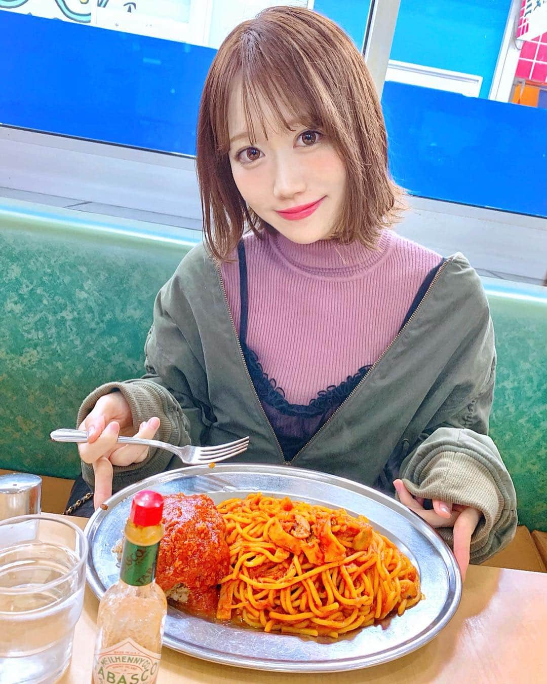 佐藤瀬奈さんのインスタグラム写真 - (佐藤瀬奈Instagram)「昭和にタイムスリップしたかのような 《カフェテラス ポンヌフ》でランチ🍝❤️⠀ ⠀ 名物のハンバーグナポリタンが美味しすぎて 「やばい」を20回は連呼した気がする。笑⠀ ⠀ 次はハンバーグサンド食べたいな〜😍✨ ・ ・ ・ #ポンヌフ #カフェテラスポンヌフ  #ナポリタン #新橋グルメ #新橋ランチ #グルメ #東京グルメ #グルメ女子 #ハンバーグ #東京カフェ  #東京グルメ #グルメ好きな人と繋がりたい #昭和レトロ #レトロ #paravion #renaikeikaku #merryjenny#せぷグルメ」4月11日 11時56分 - senapuu