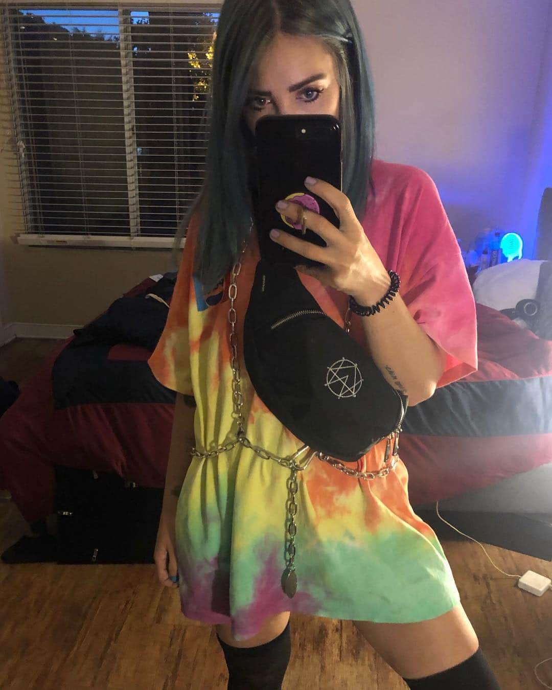 アリソン・ワンダーランドのインスタグラム：「going out tonight to try and talk to other humans let’s see how it goes」