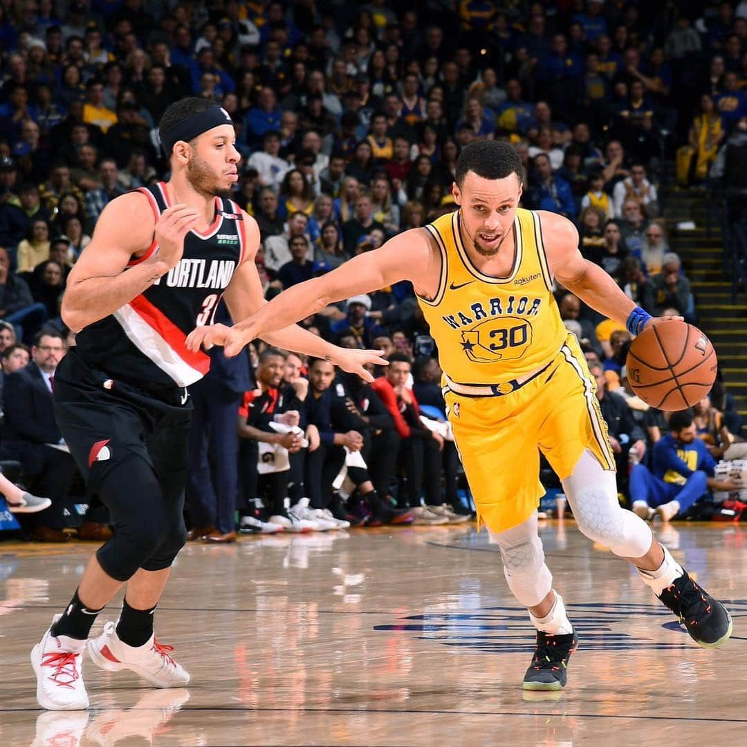 ステフィン・カリーさんのインスタグラム写真 - (ステフィン・カリーInstagram)「My brothers and sisters! Love y’all! #nationalsiblingday」4月11日 12時02分 - stephencurry30