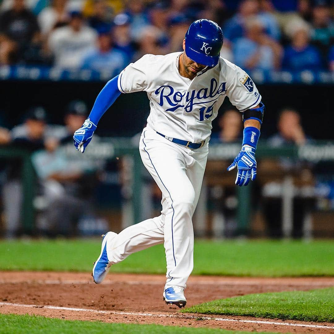 カンザスシティ・ロイヤルズさんのインスタグラム写真 - (カンザスシティ・ロイヤルズInstagram)「Take a bow, @whitmerrifield. #AlwaysRoyal」4月11日 12時15分 - kcroyals