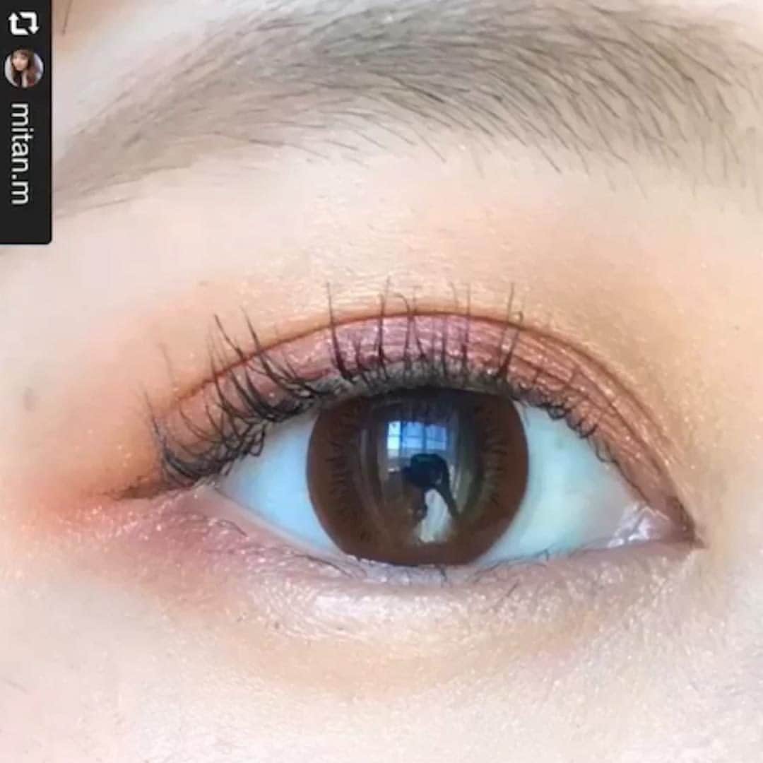 オンラインコンタクトさんのインスタグラム写真 - (オンラインコンタクトInstagram)「この春人気の ナチュラルカラコン🌸 * エンジェルアイズワンデー UVモイストは 人気ファッションモデルの #浅見れいな さんがイメージモデルのナチュラルカラコン💗 * "UVカット×うるおい"を新たに追加した上に、 着色直径が12.8mmとナチュラルに瞳が大きくなるので、幅広い方にお使いいただけるレンズになっています✨ * 非イオン性の素材なので、 目のくもりの原因となるたんぱく質の汚れや、 花粉・PM2.5の汚れにも強い素材です。 * また乾燥しにくい低含水レンズなので、 ドライアイの方におススメです👀✨ * 安心のサンドイッチ製法で作られています！ （サンドイッチ製法とは薄いレンズ素材の間に色素（着色剤）を入れて製造している為、目に色素が触れずにもっとも安全な製造方法と言われております。） * #ディファイン をお使いの方にも コスパ良くて好評いただいています♪♪ * * オンラインコンタクトでは、 大人気のナチュラルサークルレンズ『エンジェルアイズワンデー UVモイスト』がお得にお買物いただけるキャンペーン開催✨ この機会に是非お試しください👀❣️ * ▼ ご注文はこちら https://www.online-contact.cc/fs/contact/c/angel-eyes * ご注文は、 写真をタップまたは、 @onlinecontact ⇧のTOPからも飛べます☝🏻💕 ぜひチェックしてください♡ * * * #エンジェルアイズワンデーUVモイスト #エンジェルアイズワンデー#angeleyes1dayuvmoist #浅見れいな #カラコン #ナチュラルカラコン #ワンデー #ワンデーカラコン #アイメイク #メイク #メイクアップ #時短メイク #春メイク #オフィスコーデ #コスメ #オフィスメイク#オフィスカジュアル #20代ファッション #20代メイク #30代ファッション#30代メイク #40代ファッション#40代メイク #ファッション #コンタクトレンズ #大人可愛い #ボブヘアー #ママ #オトナミューズ」4月11日 12時17分 - onlinecontact