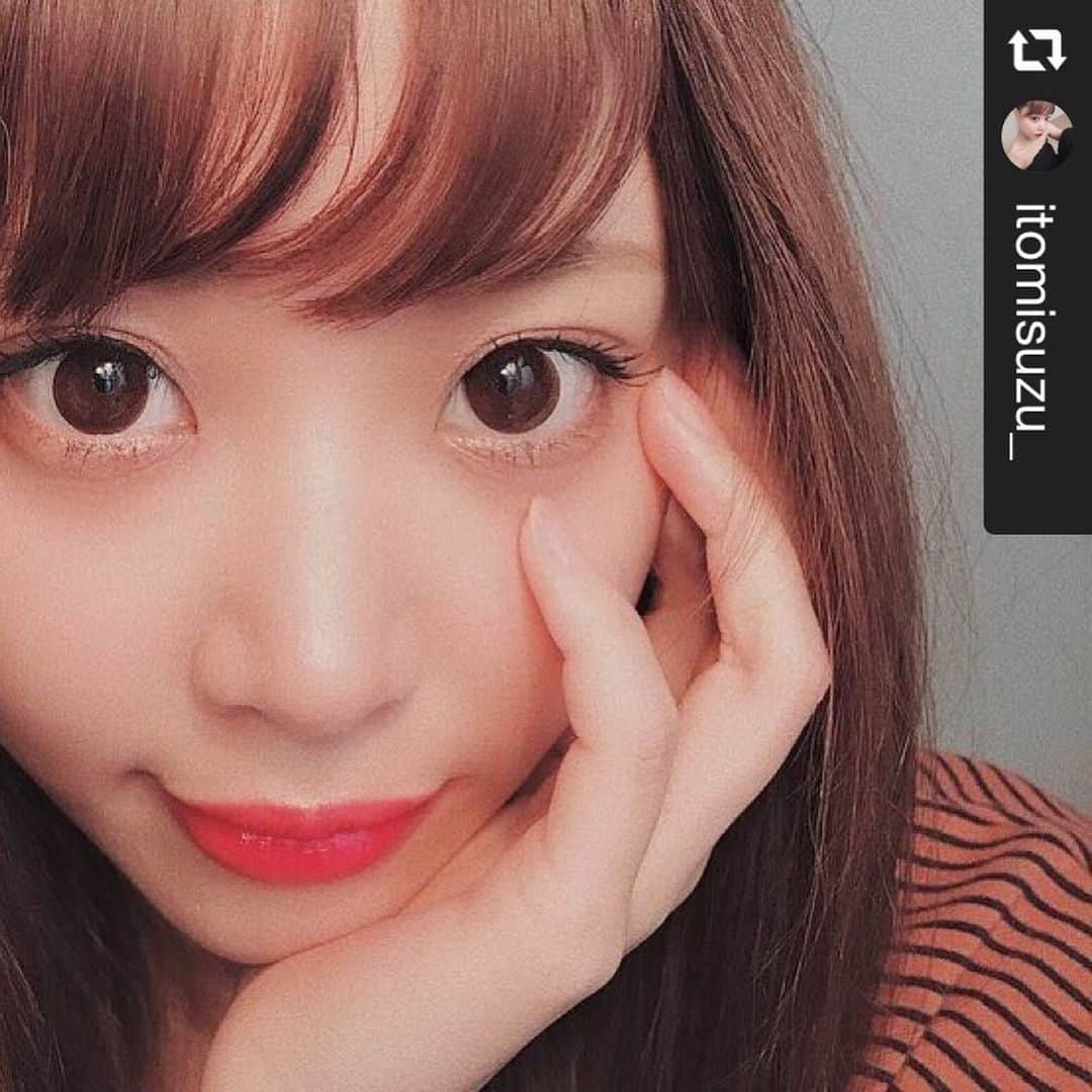 オンラインコンタクトさんのインスタグラム写真 - (オンラインコンタクトInstagram)「この春人気の ナチュラルカラコン🌸 * エンジェルアイズワンデー UVモイストは 人気ファッションモデルの #浅見れいな さんがイメージモデルのナチュラルカラコン💗 * "UVカット×うるおい"を新たに追加した上に、 着色直径が12.8mmとナチュラルに瞳が大きくなるので、幅広い方にお使いいただけるレンズになっています✨ * 非イオン性の素材なので、 目のくもりの原因となるたんぱく質の汚れや、 花粉・PM2.5の汚れにも強い素材です。 * また乾燥しにくい低含水レンズなので、 ドライアイの方におススメです👀✨ * 安心のサンドイッチ製法で作られています！ （サンドイッチ製法とは薄いレンズ素材の間に色素（着色剤）を入れて製造している為、目に色素が触れずにもっとも安全な製造方法と言われております。） * #ディファイン をお使いの方にも コスパ良くて好評いただいています♪♪ * * オンラインコンタクトでは、 大人気のナチュラルサークルレンズ『エンジェルアイズワンデー UVモイスト』がお得にお買物いただけるキャンペーン開催✨ この機会に是非お試しください👀❣️ * ▼ ご注文はこちら https://www.online-contact.cc/fs/contact/c/angel-eyes * ご注文は、 写真をタップまたは、 @onlinecontact ⇧のTOPからも飛べます☝🏻💕 ぜひチェックしてください♡ * * * #エンジェルアイズワンデーUVモイスト #エンジェルアイズワンデー#angeleyes1dayuvmoist #浅見れいな #カラコン #ナチュラルカラコン #ワンデー #ワンデーカラコン #アイメイク #メイク #メイクアップ #時短メイク #春メイク #オフィスコーデ #コスメ #オフィスメイク#オフィスカジュアル #20代ファッション #20代メイク #30代ファッション#30代メイク #40代ファッション#40代メイク #ファッション #コンタクトレンズ #大人可愛い #ボブヘアー #ママ #オトナミューズ」4月11日 12時17分 - onlinecontact