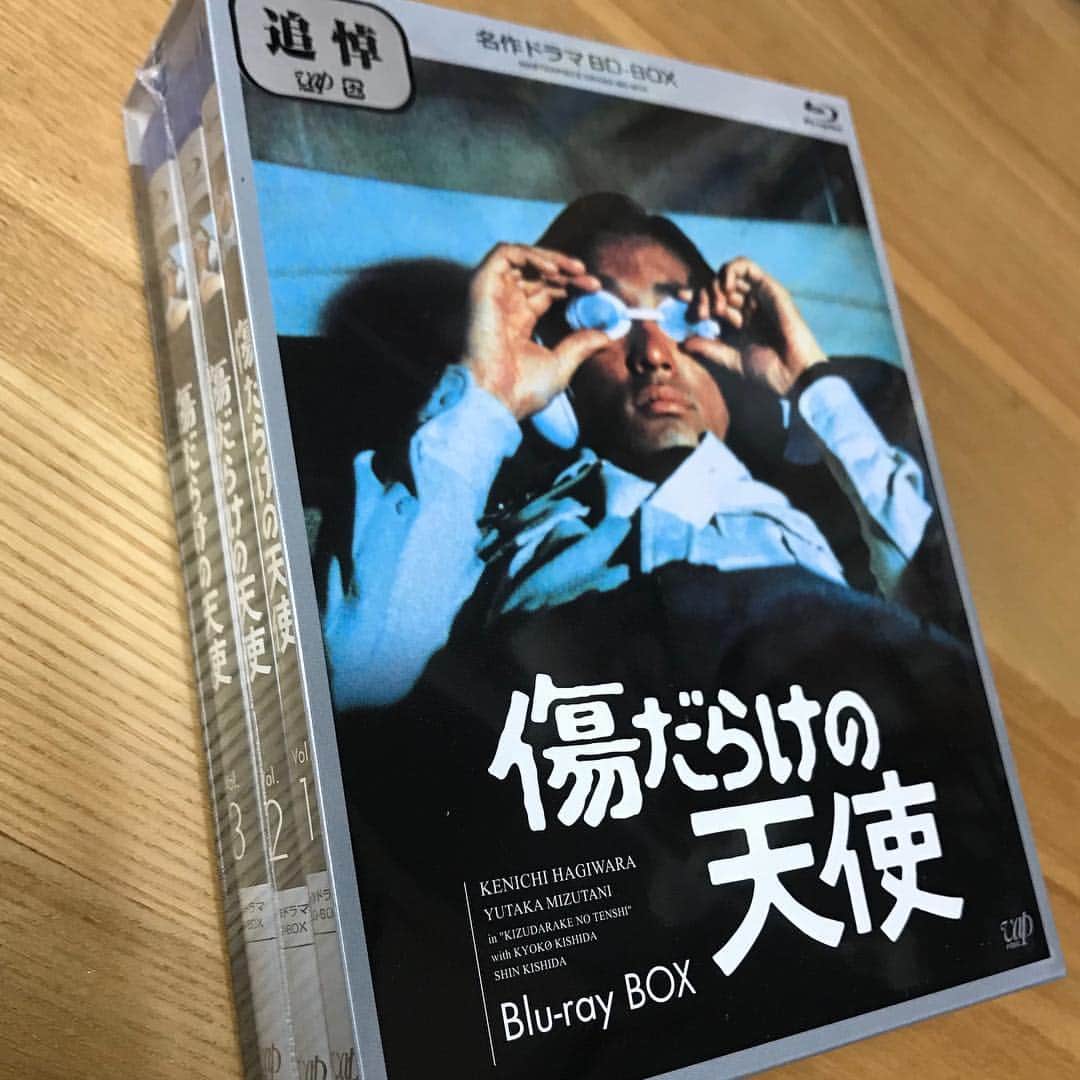 江口寿史さんのインスタグラム写真 - (江口寿史Instagram)「ベータのビデオテープで録りためていた『傷だらけの天使』。抜けてる回とかもあったので、全話収録のBlu-ray Box買っちゃった。この作品を始めとしてショーケンにはどれだけ影響受けたか計り知れないです。」4月11日 12時18分 - egutihisasi