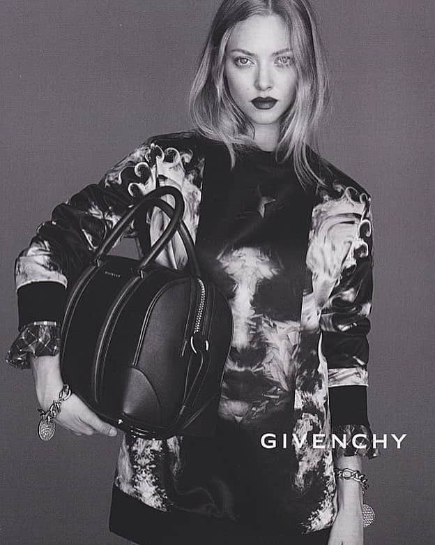 アマンダ・サイフリッドさんのインスタグラム写真 - (アマンダ・サイフリッドInstagram)「#tbt @givenchyofficial 2013 by @mertalas & @macpiggott」4月11日 17時52分 - mingey