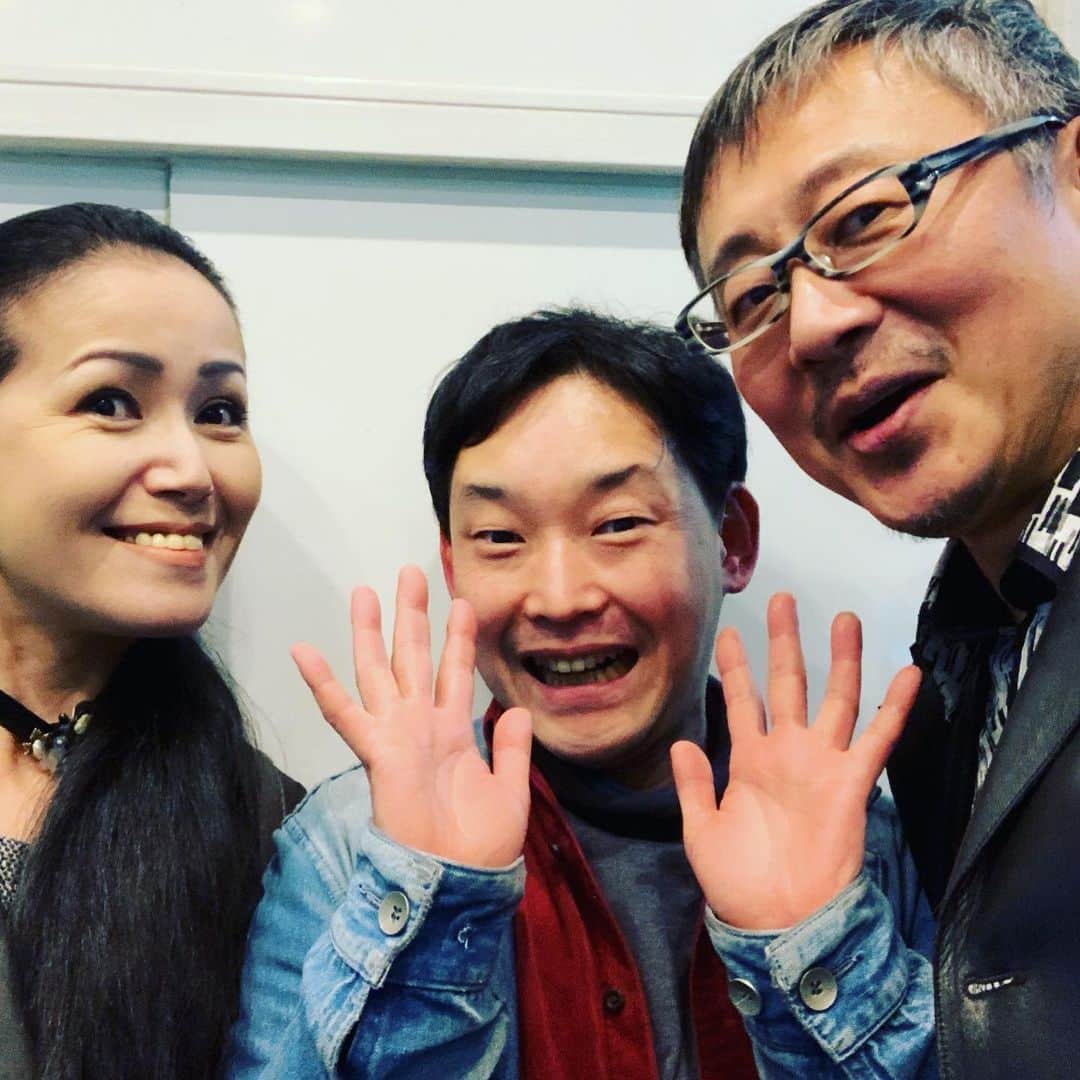 松尾貴史さんのインスタグラム写真 - (松尾貴史Instagram)「先日大阪で、読売演劇大賞優秀男優賞を祝う会を、気のおけない友人たちに催して頂きました。感謝感激です。」4月11日 12時35分 - kitsch.matsuo