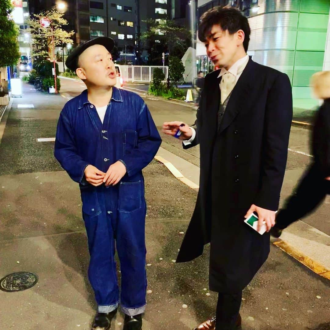 松尾貴史さんのインスタグラム写真 - (松尾貴史Instagram)「今週の火曜日。  #毎日新聞 「 #ちょっと違和感 」の原稿を書いて、#NHK で「トーキング・ウィズ・松尾堂」（ゲスト・ #橘ケンチ さん、#小倉ヒラク さん）の録音、渋谷で #なぎら健壱 さんと「 #サライ 」の対談、移動して新宿で天才2人のライブを拝見、そして #橘右橘 さんとへぎ蕎麦を手繰りながら、5月7日の #紀伊國屋ホール での「 #きっちゅ亭 」打ち合わせを。 また飲んでしまった。  #トーキングウィズ松尾堂 #松尾堂 #加藤紀子  #ナオユキ #坂本頼光 #へぎそば  #玉川太福 #浪曲 #活弁士 #スタンダップコメディ #松尾貴史」4月11日 12時47分 - kitsch.matsuo