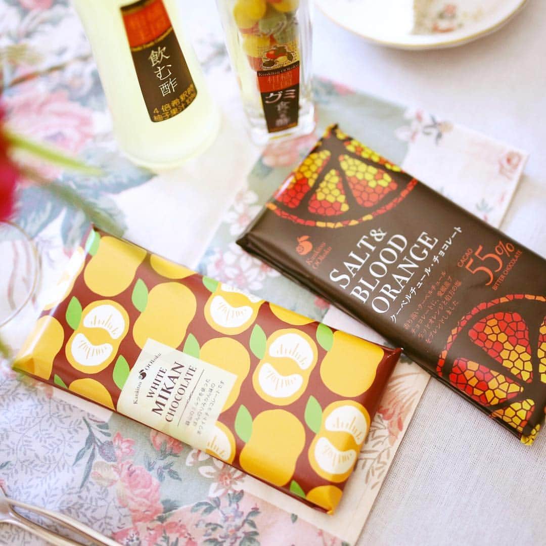 amiさんのインスタグラム写真 - (amiInstagram)「． Cute sweets ． 最近のおやつの時間は、 柑橘王国 @kankitsu_ookoku  さんの可愛いお菓子たち🍪🍭💕 ． ✳︎飲むお酢 ✳︎食べる酢グミ ✳︎ビターチョコ55% ． 中でも私のお気に入りは 食べる酢グミ♡ ． 見た目が可愛すぎて 飾っておきたいくらい♥️ ． 息子ちゃんが寝た時の お楽しみ🥺💕 ． ． #おやつの時間#美容#愛媛#柑橘王国公式アンバサダー#チョコ#飲むお酢#ブラッドオレンジジュース#おやつ時間#休憩タイム#休憩時間#おうちカフェ#甘いもの好き#スイーツ好き#スイーツ @scraproll ． ．」4月11日 12時52分 - amikuma1219