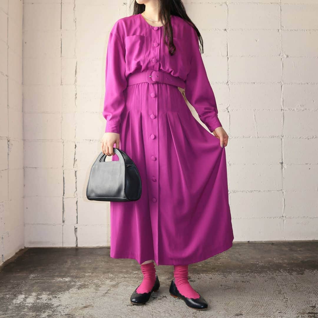 吉祥寺 古着屋 Orfeoのインスタグラム：「Vintage Pink Dress  #orfeo #kichijoji #vintage #used #fashion #coordinate #outfitts  掲載商品のお問い合わせはメールにて承っております。コメント、DMでのお問い合わせは受け付けておりませんのでご了承ください。」