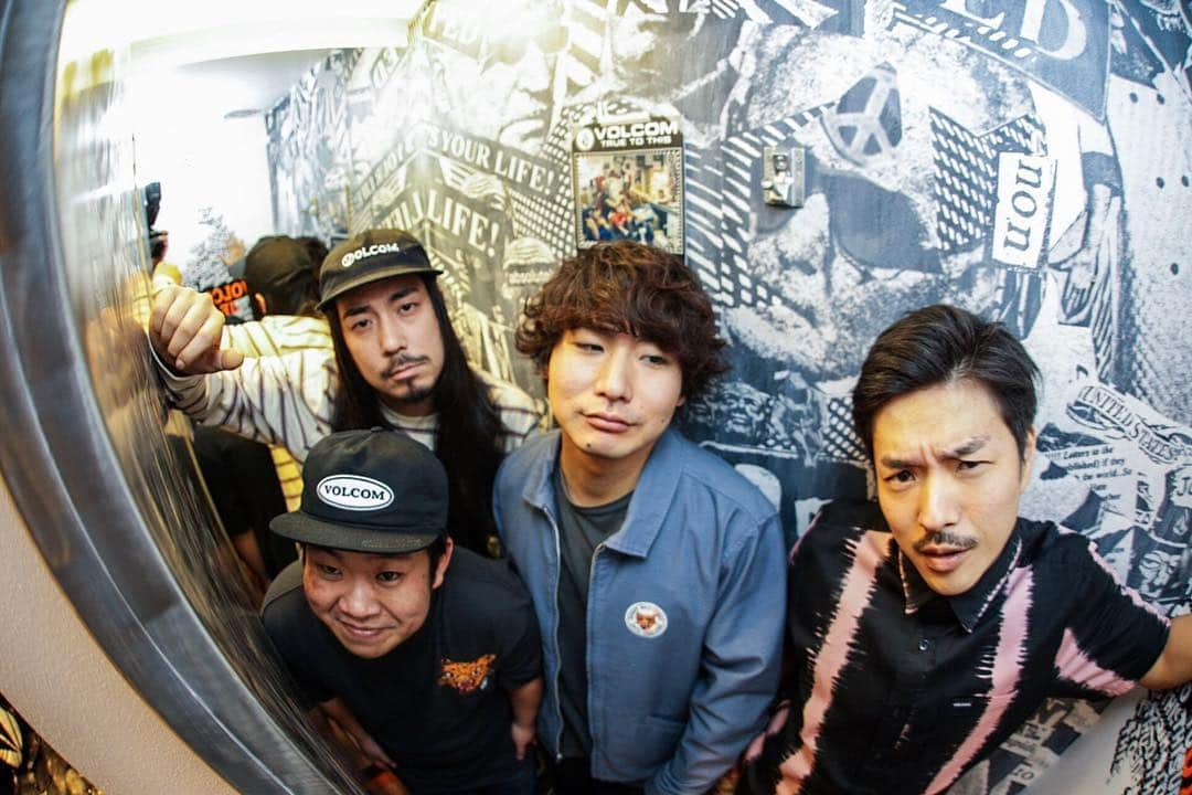 VolcomJapanさんのインスタグラム写真 - (VolcomJapanInstagram)「Welcome to the family @waterweed_jp 🤘🏼 📷: @_showstopper_  #waterweed_jp #Volcom #VolcomJapan #TrueToThis #ボルコム @volcomstudio」4月11日 13時16分 - volcomjapan