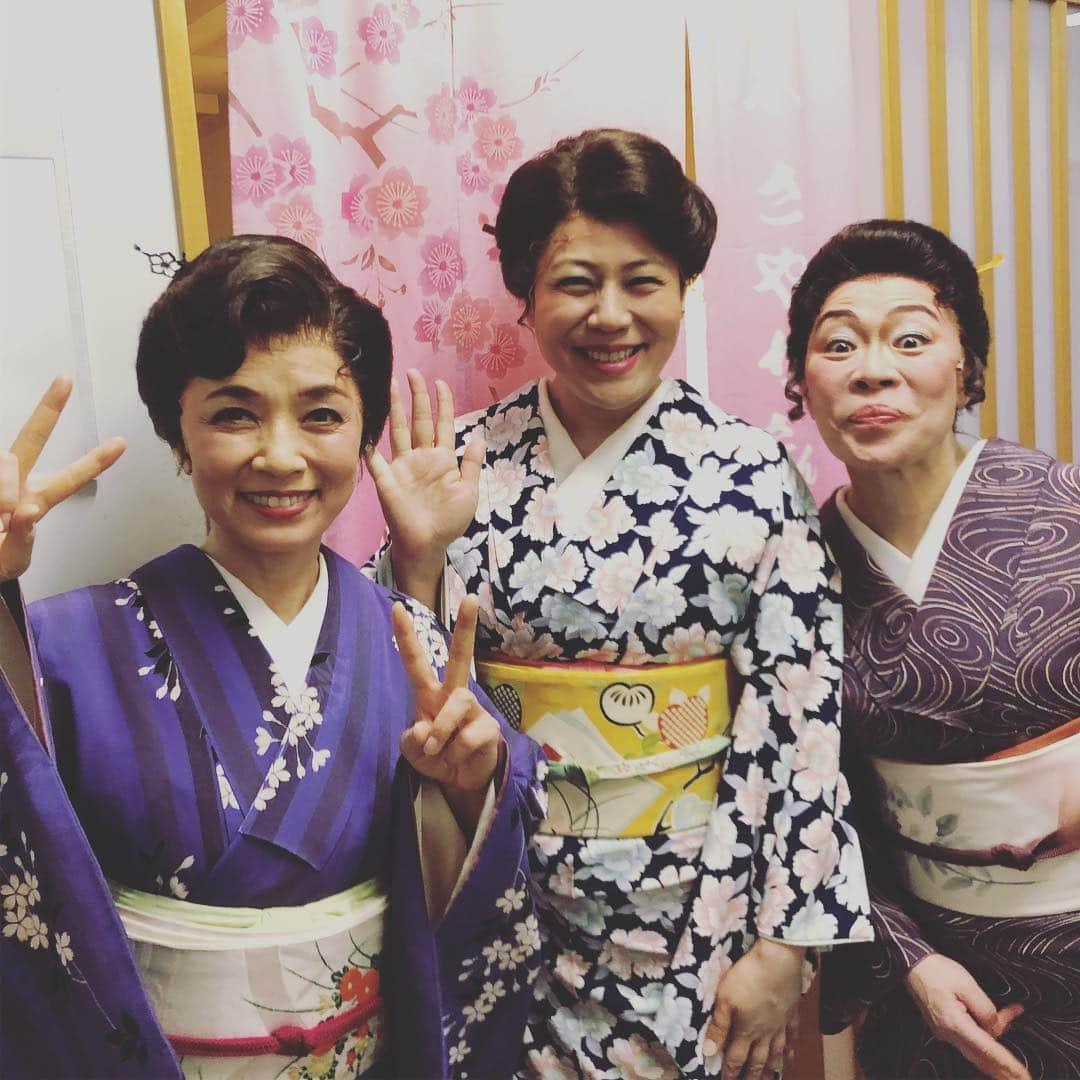 青木さやかさんのインスタグラム写真 - (青木さやかInstagram)「郁恵さん柴田さん最高です！ #雪まろげ #新歌舞伎座  #お待ちしております。」4月11日 13時21分 - sayaka___aoki