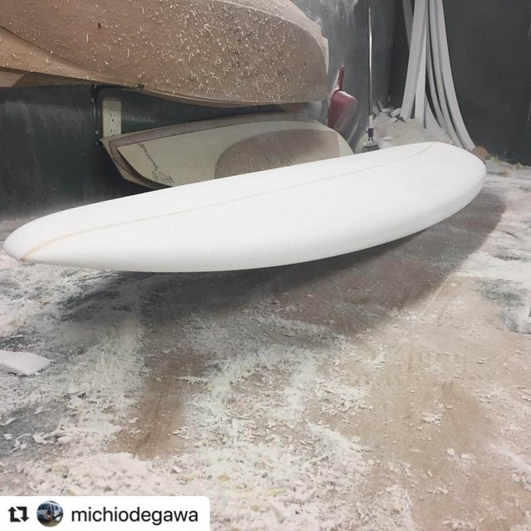 NO BRANDさんのインスタグラム写真 - (NO BRANDInstagram)「"NO BRANDsurfboard" @nobrand_kamakura  #handshape #surfboard #kamakura #japan #michiodegawa #surfer #shaper #history  #Repost @michiodegawa with @make_repost ・・・ どんなに構想練っても、フルレールが回答。#surfboard #shaper #michiodegawa  @nobrand_kamakura @bluehorizon_kamakura @taylorstitchjapan」4月11日 13時22分 - nobrand_kamakura