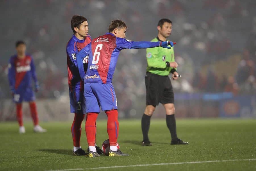 太田宏介のインスタグラム：「『ルヴァン杯 鳥栖戦』 昨日は大雨で極寒の中、沢山の応援ありがとうございました！ 日本ラグビーの聖地“秩父宮ラグビー場”は独特な雰囲気のある、素晴らしいスタジアムでした！ 5枚目は6年前に慶悟とのラグビー観戦での📸 週末も頑張ろう！ #秩父宮ラグビー場  #fctokyo  #太田宏介」