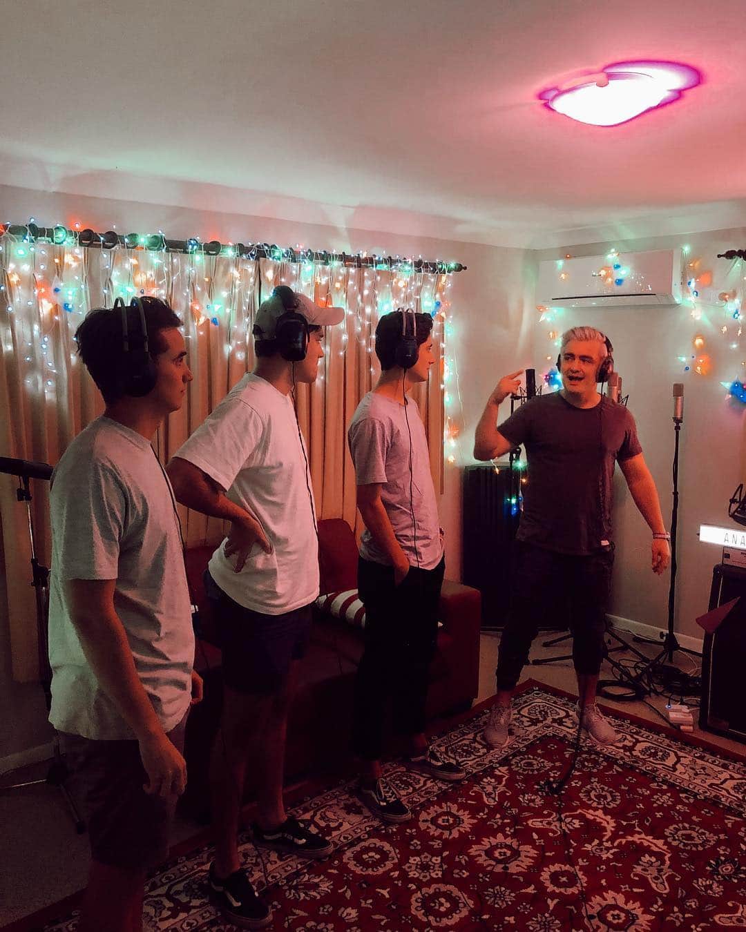 シェパードさんのインスタグラム写真 - (シェパードInstagram)「Recording group vocals today for our new tune! Who is keen to hear it? 😁😁😁 #music #sheppard #DY #newmusic」4月11日 13時30分 - wearesheppard