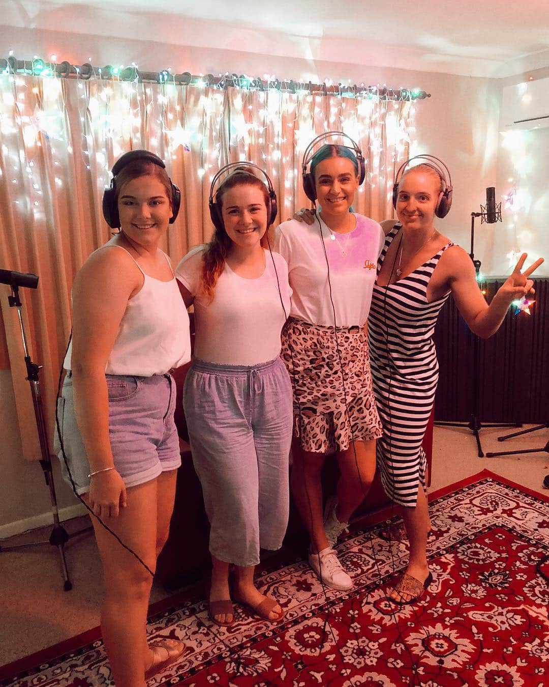 シェパードさんのインスタグラム写真 - (シェパードInstagram)「Recording group vocals today for our new tune! Who is keen to hear it? 😁😁😁 #music #sheppard #DY #newmusic」4月11日 13時30分 - wearesheppard