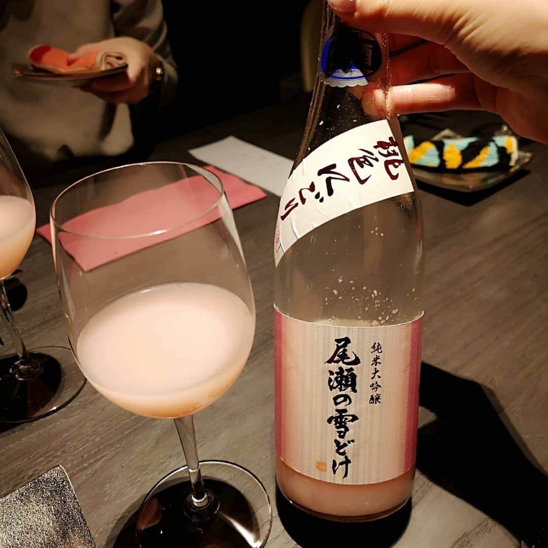 石川奈津紀さんのインスタグラム写真 - (石川奈津紀Instagram)「【初🎊29on🍖】 会員制の29onに連れていってもらいました😊 #尾瀬の雪どけ桃色にごり  これーずっと飲みたかった。 桃かな？と思いきや！ブドウの渋味🍇甘酸っぱくておいしー🤤ぐいぐいいっちゃう。花見酒としてもいいね🌸🍶✨トマトとチーズのスープとよく合いました💕  #afsfly  和牛と一緒に🐮赤ワインも出していただいたのですが。この日本酒好き。それにしても精米歩合90%なんて！🍚 つぎのパルミジャーノ・レッジャーノのリゾットにもあう。  #モンスーン山田錦貴醸酒 あつめの燗で出してもらいました♨️なにかと話題のアリゴと🧀 貴腐ワインっぽい。熱燗だと最近すすんでしまう。。。 次の和牛×レッドチェダーにもあう！👀 ほぼ日本酒のペアリングでそれぞれ合うのをだしてくださいました💕 高校の友達と喋りながら味わいながらだと口が忙しい😭🎉 載せきれないので次に！  #29on #一女会 #日本酒 #ペアリング #日本酒女子 #日本酒好き #japanesesake #日本酒好きな人と繋がりたい」4月11日 13時33分 - natsukiishikawa1011