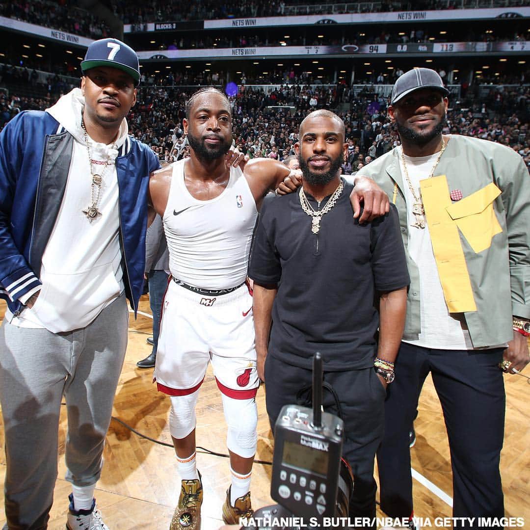 ABC Newsさんのインスタグラム写真 - (ABC NewsInstagram)「Dwyane Wade had some superstar fans on hand for his final NBA game: LeBron James, Chris Paul and Carmelo Anthony led the cheers as D-Wade capped off his career with one last triple-double. #dwyanewade #dwade #miamiheat #nba #lebronjames #chrispaul #carmeloanthony」4月11日 13時53分 - abcnews