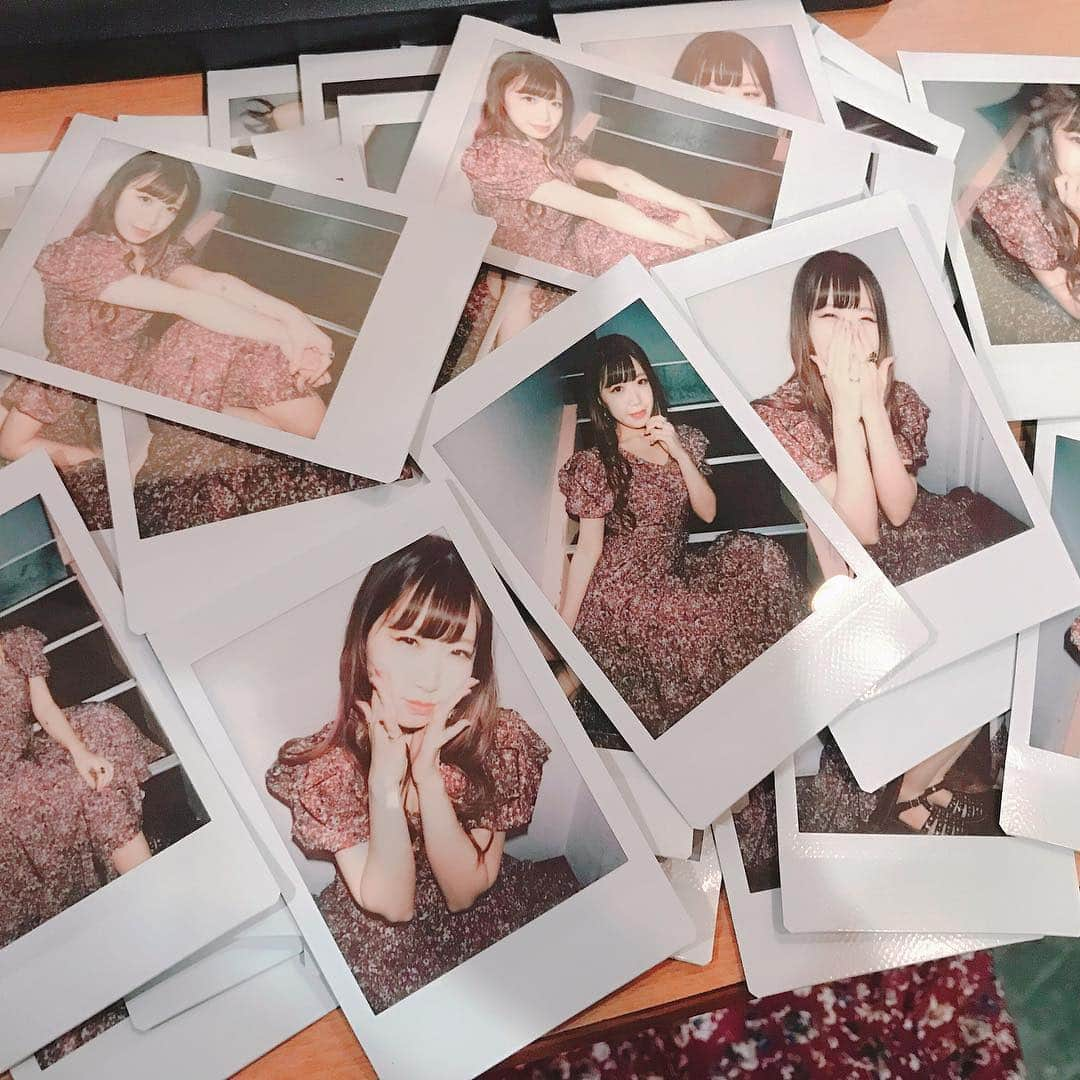 桜野羽咲さんのインスタグラム写真 - (桜野羽咲Instagram)「🌸﻿ ﻿ ﻿ ﻿ ﻿ ﻿ 2019/04/10 秋葉原ディアステージ﻿ ﻿ 桜野羽咲 6周年 #ありがとうーちゃん ﻿ ﻿ ありがとうございましたっ。﻿ ﻿ ﻿ 大好きな場所に6年も存在できたこと。﻿ これからもこの場所とそしてさらなる舞台へ﻿ ﻿ 7年目も突っ走る。もっと。今以上に！﻿ ﻿ ありがとうと これからも よろしくね﻿ ﻿ ﻿ ﻿ ﻿歌と死んで 歌と生きる ﻿ ﻿ ﻿ #6th #anniversary #event #live #akihabara #popculture #tokyo #japanesegirl #girl #red #flower #thankyou #tbt #6周年 #ライブ #イベント #ディアステージ #チェキ #感謝」4月11日 13時53分 - sakuranousa