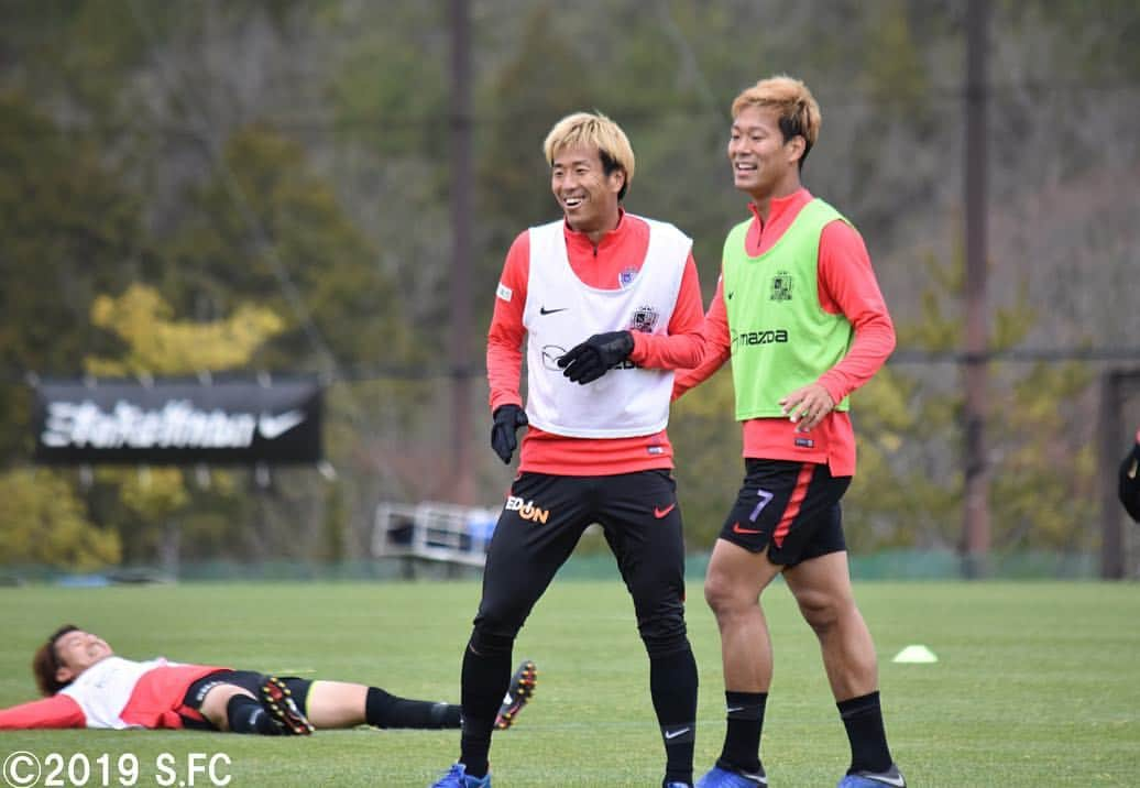 サンフレッチェ広島さんのインスタグラム写真 - (サンフレッチェ広島Instagram)「2−0で勝利した大邱ＦＣ戦から一夜明け、今日は吉田サッカー公園でトレーニング⚽️ 良好な雰囲気を続けて今週日曜日のアウェイ・ヴィッセル神戸戦に挑んでいきます❗️ #sanfrecce #ICHIGAN #柏好文選手 #野津田岳人選手 #城福浩監督」4月11日 14時27分 - sanfrecce.official