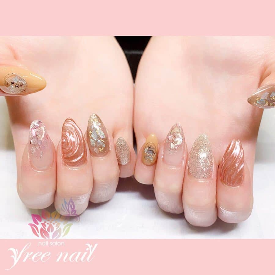 free nail フリーネイルさんのインスタグラム写真 - (free nail フリーネイルInstagram)「. お客様ネイル💅🏻🐝✨ . シェルニュアンスネイル🐚✨ . キラキラのお手元に🧡💛✨ . ご来店ありがとうございました🙇🏻‍♀️🙇🏻‍♀️🙇🏻‍♀️💗 . #ネイル #フリーネイル #ネイルアート #ジェルネイル #ネイルサロン #大阪ネイルサロン #ネイルデザイン #ネイルチェンジ #ニュアンスネイル #シェルネイル #うねうねネイル #ミラーネイル #ラメネイル #シルバーネイル #オレンジネイル #デザインネイル #シンプルネイル #トレンドネイル #大人ネイル #春ネイル #スプリングネイル #美甲 #日式美甲 #springnails #nailsart #nailsalon #nailsdid #newnails #newnail #freenail」4月11日 14時38分 - freenail_jpn