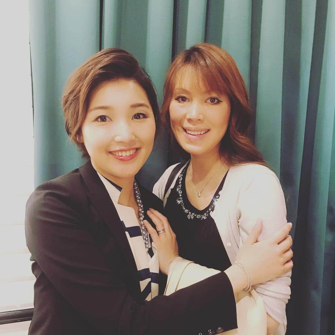 鳳真由さんのインスタグラム写真 - (鳳真由Instagram)「最近よく会えているハマ❤️ ふみかさんのライブにも来てくれました！！ 優しくてフットワーク軽くて面白い！いつまでも変わらないハマ大好きだよー😘」4月11日 14時39分 - ootorispecialpanic