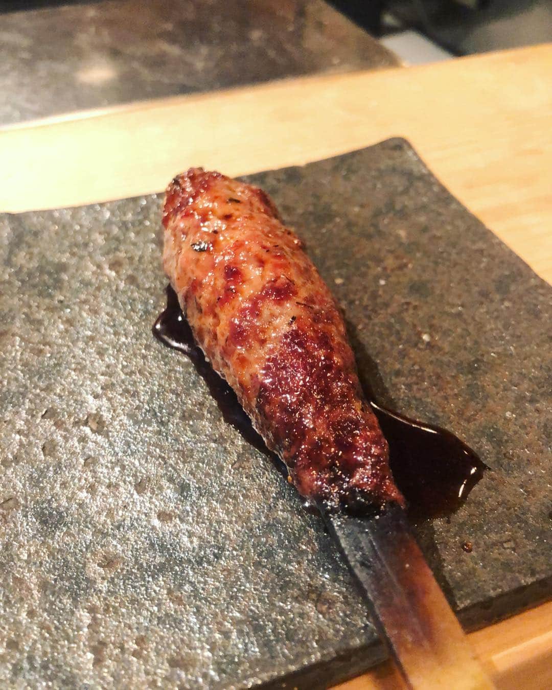 のインスタグラム：「二夜連続やきとり🐓  #鳥久 なんこつがばりうまだった🙆‍♀️ #原宿 #原宿グルメ #神宮前 #老舗  #焼き鳥屋 #izakaya #japaneserestaurant #tokyojapan #東京グルメ #roppongi #ginza  #焼き鳥 #japanesesoulfood #japanesefood #japanesefoodlover #グルメ #居酒屋 #yakitori #japan #foodie #やきとり #グルメ好きな人と繋がりたい  #グルメな人と繋がりたい #焼鳥 #割烹」
