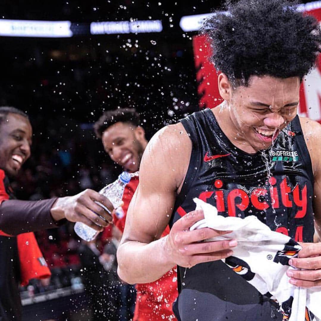 デイミアン・リラードのインスタグラム：「Young boys was hoopin! @antsimons @gtrentjr @skal_lab ... 3 seed again! Let’s get it 💪🏾 #RipCity」