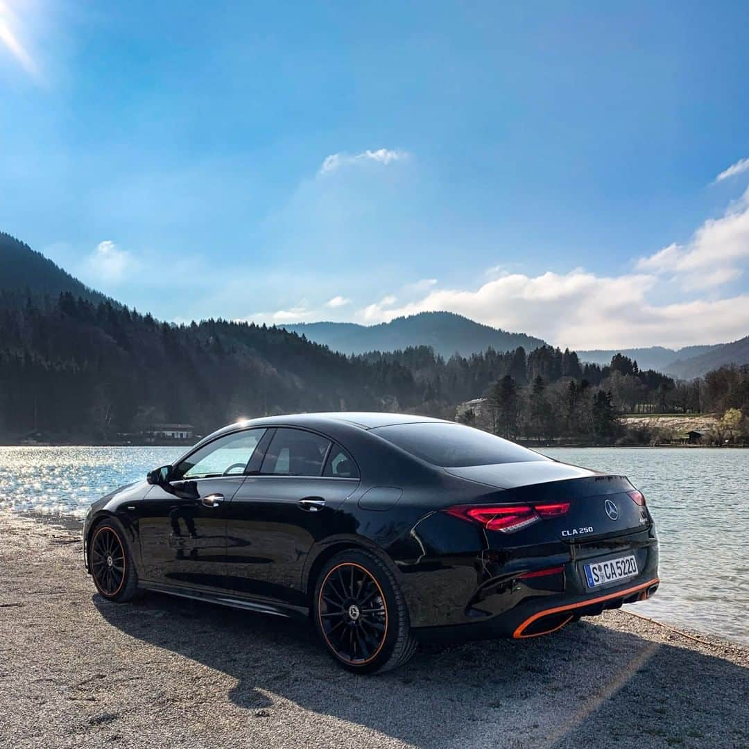 メルセデス・ベンツさんのインスタグラム写真 - (メルセデス・ベンツInstagram)「A view like no other. 🌟 Photo by @rokenr.  __________ [Mercedes-Benz CLA 250 4MATIC | Kraftstoffverbrauch kombiniert: 6,5 l/100 km | CO2-Emissionen kombiniert: 1439 g/km | http://mb4.me/RechtlicherHinweis/] . #MercedesBenz #⭐ #CLA #newCLA #CLACoupé #mbfanphoto #pressdrive #automotivedesign #thatview #springtime #mbcar」4月11日 15時00分 - mercedesbenz