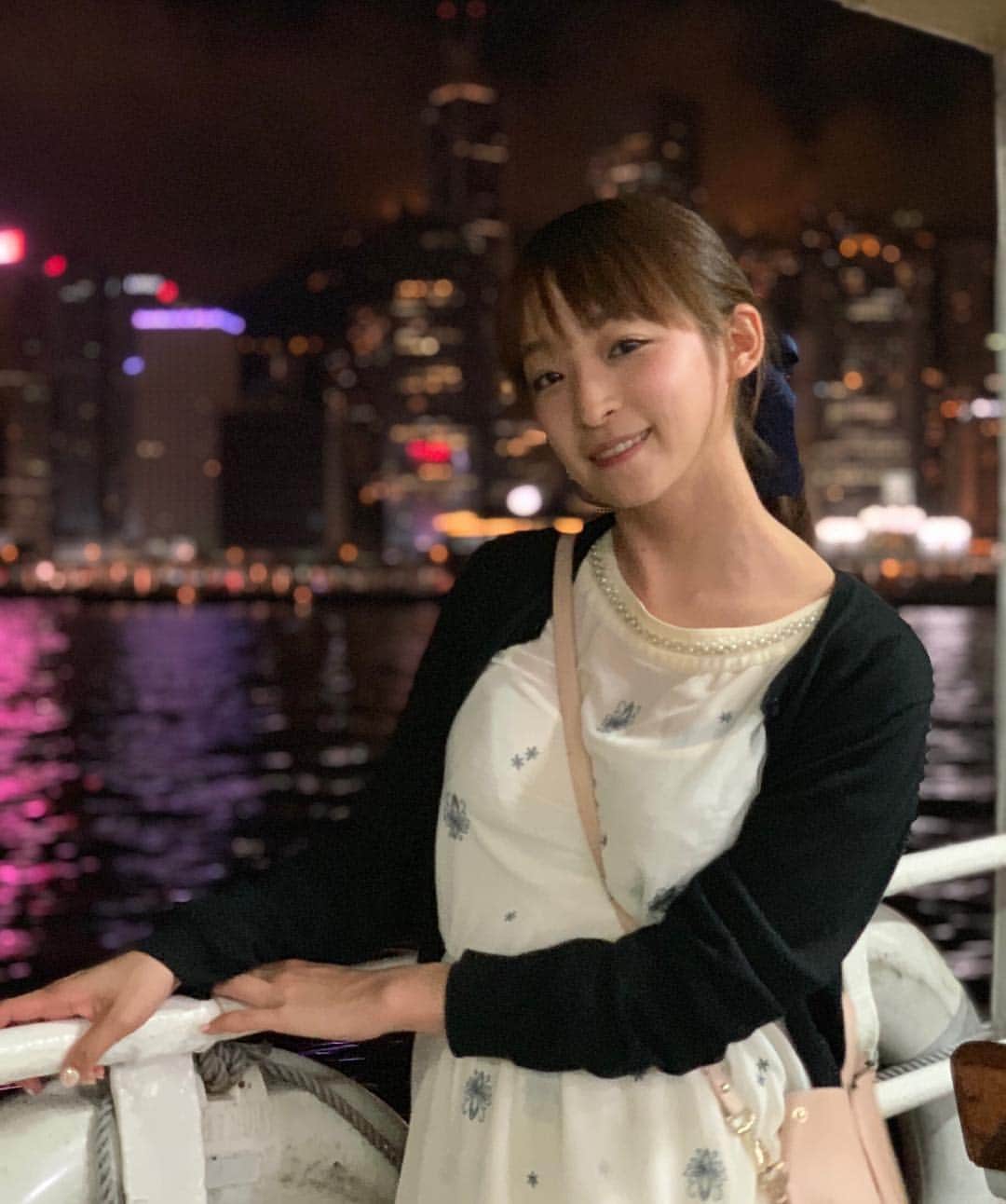 くぼたみかのインスタグラム：「See you real soon Hong Kong❤️🇭🇰 だーい好きな香港🥰 帰るときいつも寂しいです😢 またすぐ来たいな🥺💋💋 #hongkong #尖沙咀 #香港 #ferry #asia #travel」