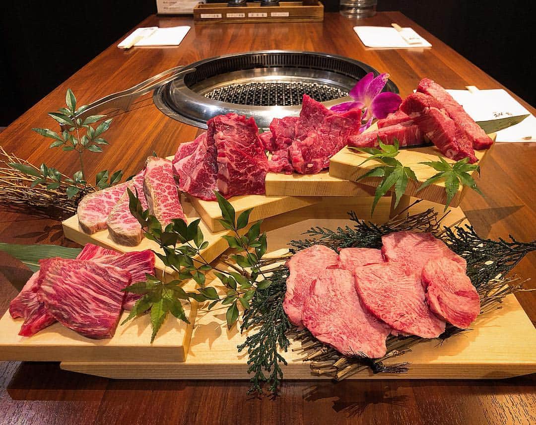 大西宏明のインスタグラム：「お肉っっ😋 美味しいか どうかは来て食べて下さいませ🤩  #焼肉  #東心斎橋  #笑ぎゅう  #美味しい  #お肉  #肉スタグラム  #焼肉屋  #心斎橋グルメ  #yammy  #肉  #美味  #タン  #ハラミ  #ロース  #カルビ  #旨い  #smile #ほなっ！！」