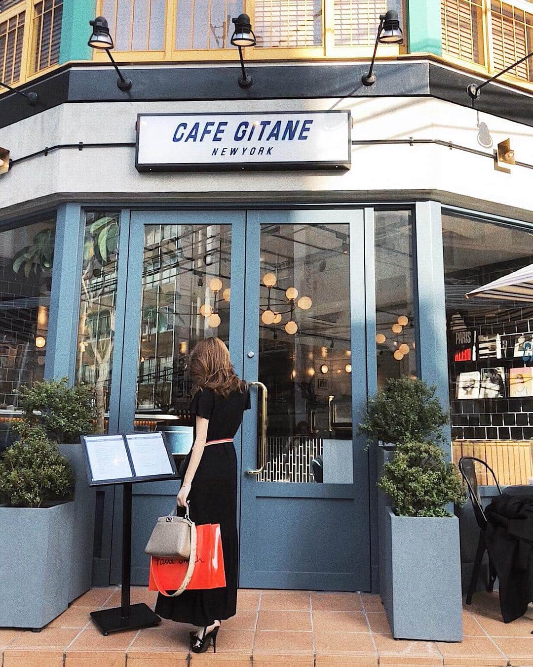 稲川千里さんのインスタグラム写真 - (稲川千里Instagram)「☕️🌷 どうしてこんなに毎日カフェラテを欲するのだろうか？ #cafelatte」4月11日 15時22分 - chiicamera
