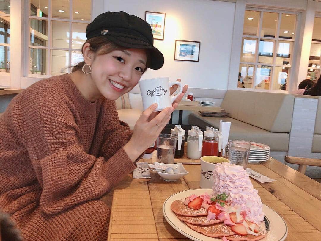 本橋優華さんのインスタグラム写真 - (本橋優華Instagram)「まさかのパンケーキtimeが◡̈ うれしい。桜味まだ食べれました！ #3人でシェアした大人達 #🥞 #おやつ #sweets#sakura#pancake#eggsnthings#tokyo#桜スイーツ」4月11日 15時43分 - uk_jp