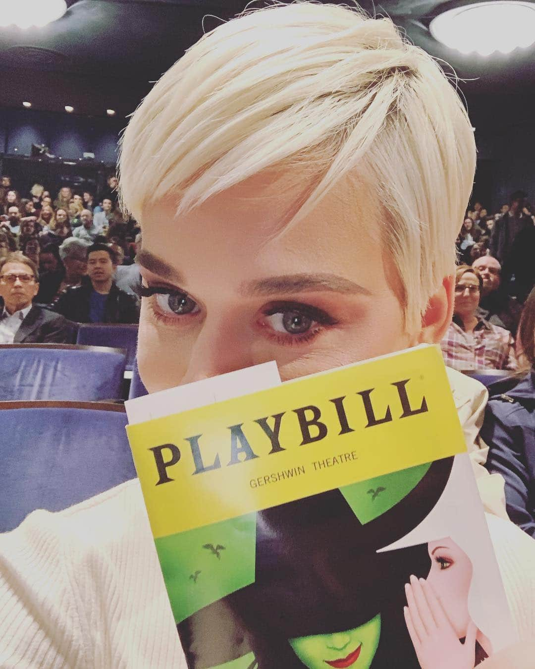 ケイティ・ペリーさんのインスタグラム写真 - (ケイティ・ペリーInstagram)「Because I saw WICKED (for the first time in my life!) I have been changed for good...💚」4月11日 15時51分 - katyperry