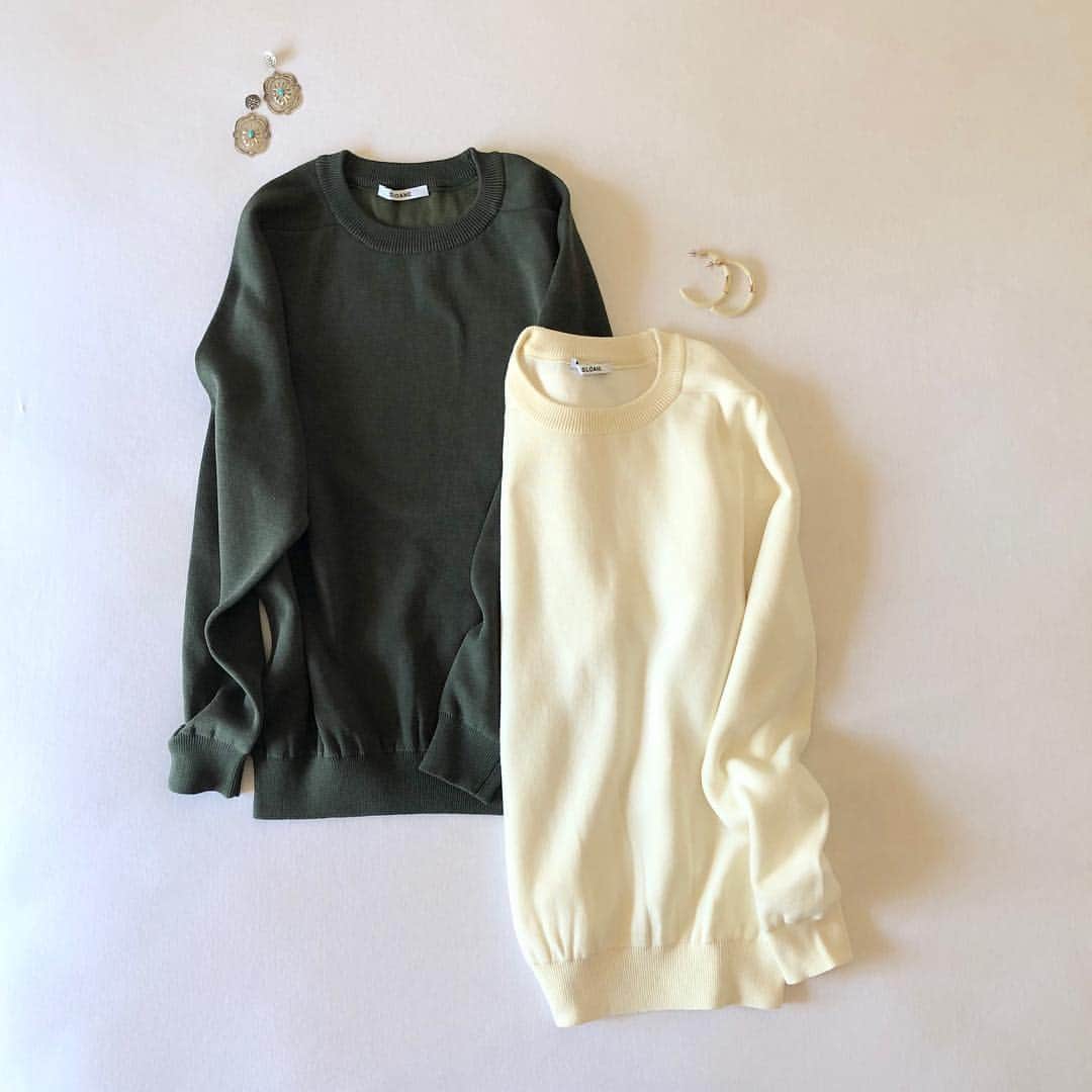 望月律子さんのインスタグラム写真 - (望月律子Instagram)「SLOANEお気に入りニット春バージョン☺︎ ダークブラウンのスウェット風ニットを秋冬に買ってかなりヘビロテしていたので、コットン混の春バージョンを2色買い。 大振りピアスを合わせてシンプルに着たい。 #sloane  #ヘビロテニット #ホワイト #カーキ」4月11日 16時02分 - ritsukomochizuki