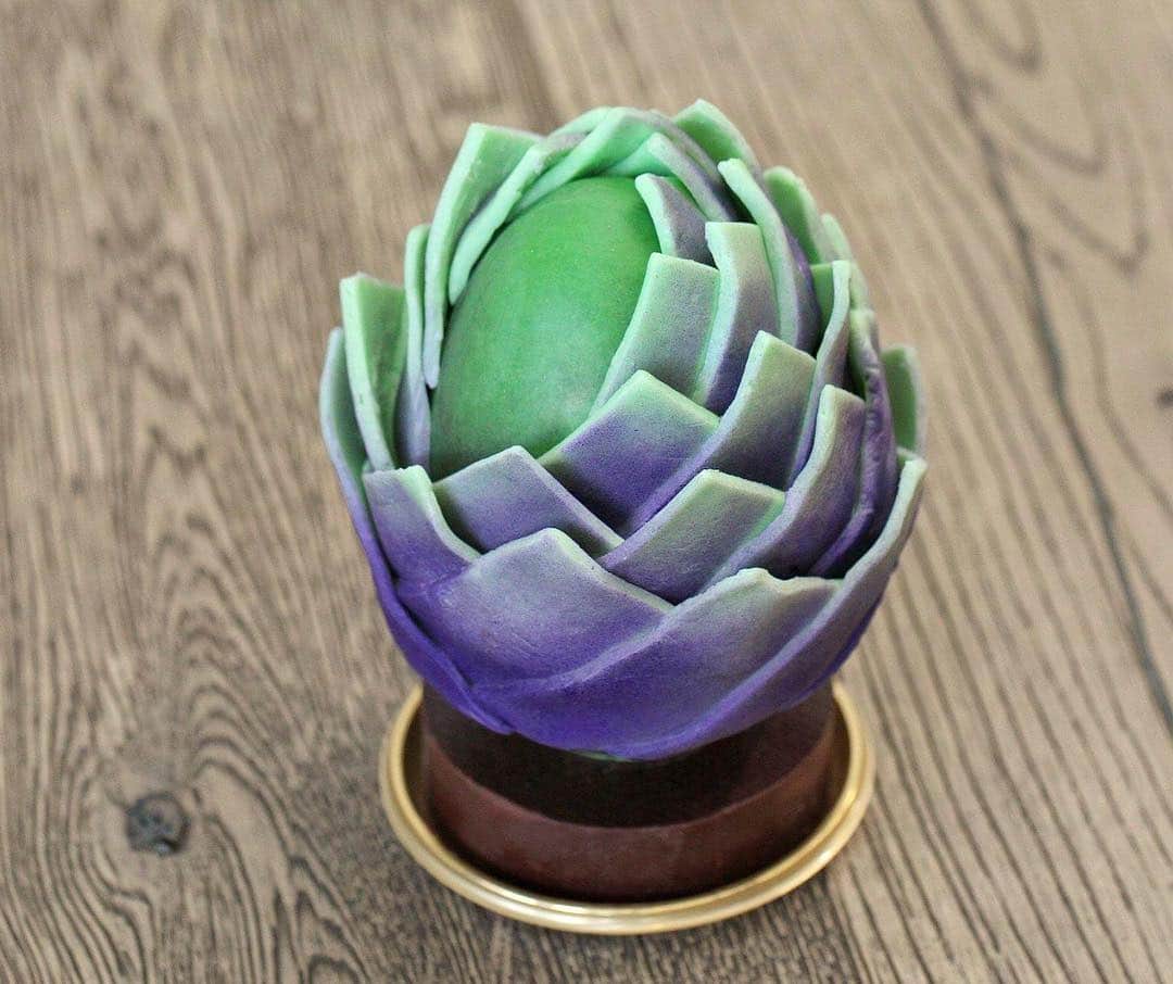 DOMINIQUE ANSEL BAKERYさんのインスタグラム写真 - (DOMINIQUE ANSEL BAKERYInstagram)「Our Artichoke Easter Egg at @dominiqueansella, with a handmade chocolate egg hidden at the center, surrounded by hand-placed chocolate petals just like the beautiful purple artichokes at the local farmers markets. Available through Easter Sunday 4/21.」4月12日 3時01分 - dominiqueansel