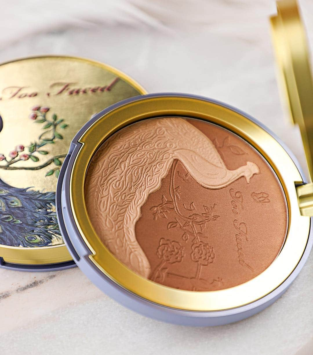 Too Facedさんのインスタグラム写真 - (Too FacedInstagram)「Swirl the two shades of our NEW Natural Lust Bronzer together for a light natural touch of color ✨ #ProTip Use a light hand and when applying this pigmented bronzer, a little goes a long way. #tfnaturallust #toofaced」4月12日 3時05分 - toofaced