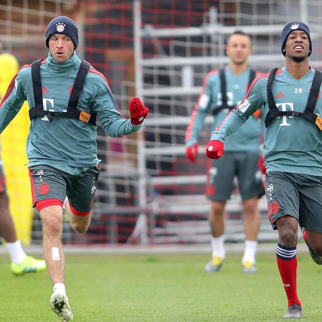 トーマス・ミュラーさんのインスタグラム写真 - (トーマス・ミュラーInstagram)「Race against @king_coman 🏃🏽‍♂️ 🏎 #esmuellert #fcbayern #packmas #training #thomasmüller 📷: @alexanderhassenstein」4月12日 1時35分 - esmuellert