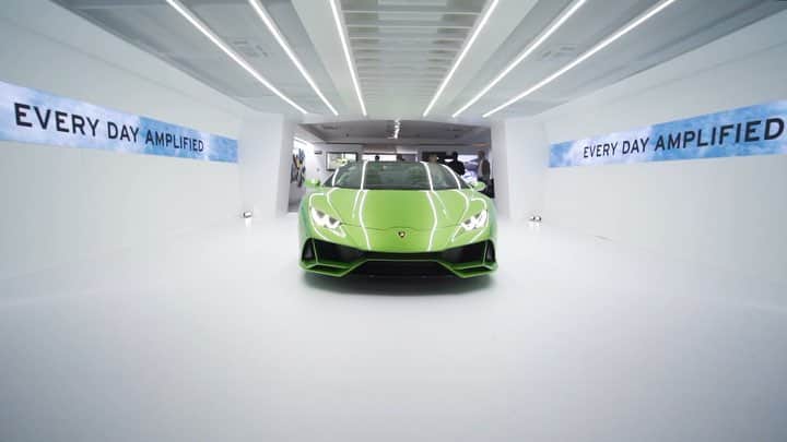 ランボルギーニのインスタグラム：「First time at @Fuorisalone for us! We had a party at our “Living in the Fast Lane" exhibition at the Lamborghini Interactive Lab, where our Chairman and CEO Stefano Domenicali presented to Italy and @_milano_design_week_ our new Huracán EVO Spyder.  #Lamborghini #HuracanEVOSpyder #MDW #MDW2019 #MilanDesignWeek #MilanoDesignWeek #Fuorisalone」