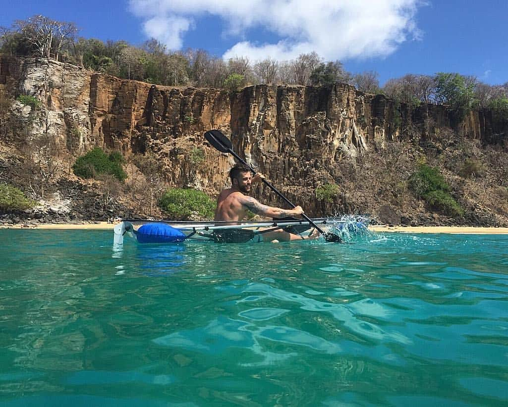 Bruno Gagliassoさんのインスタグラム写真 - (Bruno GagliassoInstagram)「É muito bonito ver essa vitória para o planeta! 🌎Hoje, 11 de abril de 2019, entra em vigor em Fernando de Noronha o Decreto Distrital 002/2018, conhecido como PLÁSTICO ZERO, que proíbe a entrada de plásticos descartáveis no arquipélago. Nossa meta é tornar Noronha totalmente livre de plástico. O legal é que dá pra levar essa ideia pra todos os lugares! Ajude você também a cidade onde mora. Reduza o consumo de plásticos descartáveis, leve a sua própria garrafa de água, evite os canudinhos… Entre nessa luta com a gente! Não é impossível, basta querer. Vamos sonhar juntos e fazer acontecer. #JuntospeloMundo #JuntosporNoronha #noronhaplásticozero @guilhermerocha.noronha @pousadamariabonitanoronha 🙏🏿🌻🌎☀️💧🤘🏿」4月12日 1時46分 - brunogagliasso