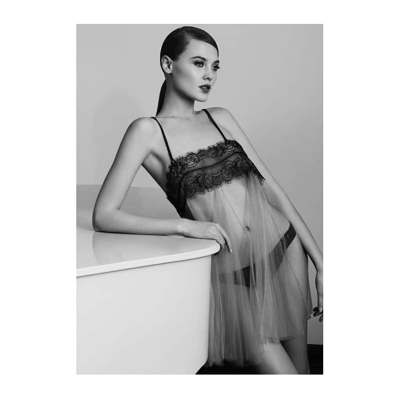 LA PERLAさんのインスタグラム写真 - (LA PERLAInstagram)「The epitome of after-dark glamour. The Alissa baby doll is a romantic piece crafted with chiffon ribbon and Leavers lace.」4月12日 1時58分 - laperlalingerie